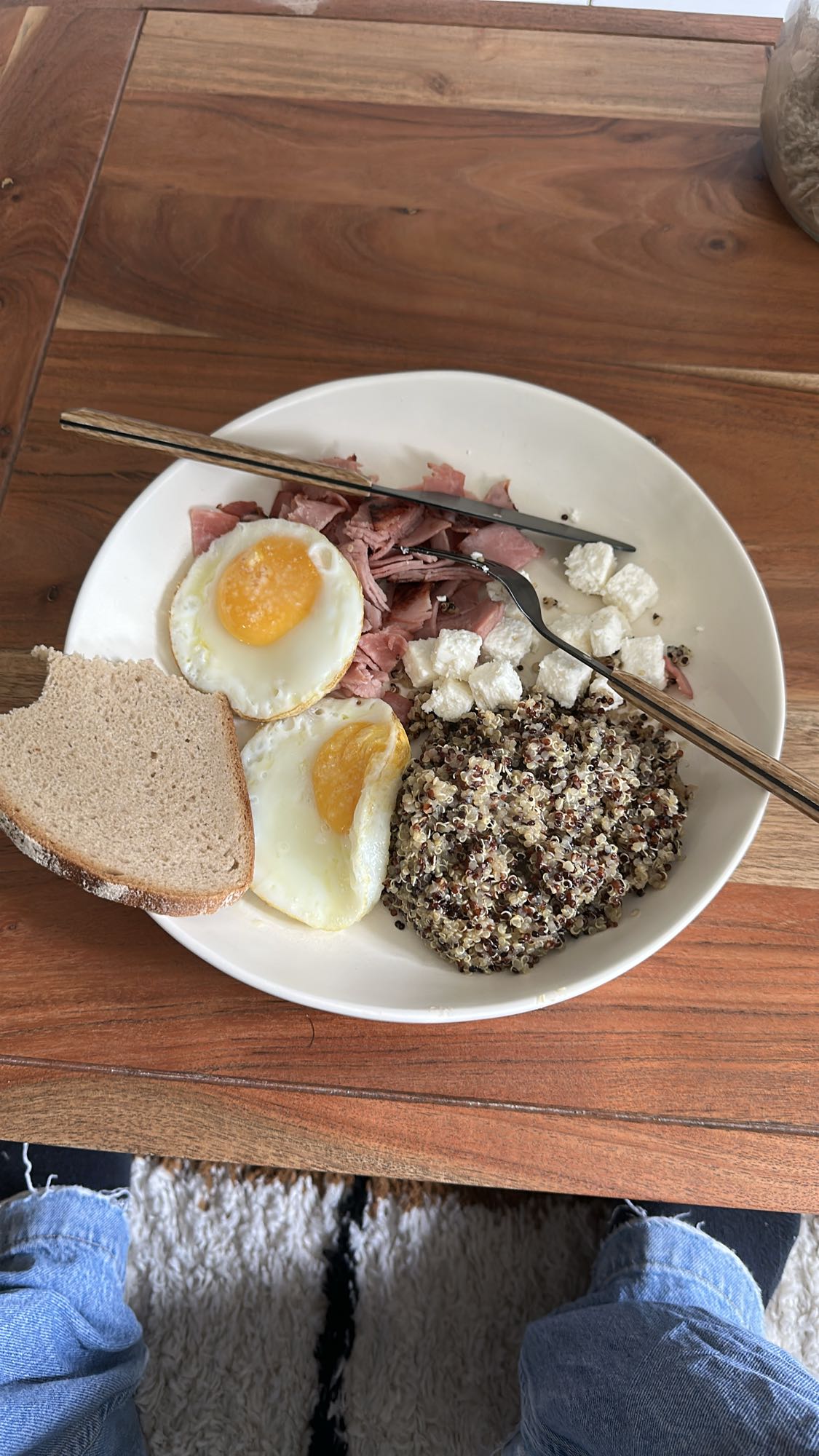 Bol quinoa oeufs jambon