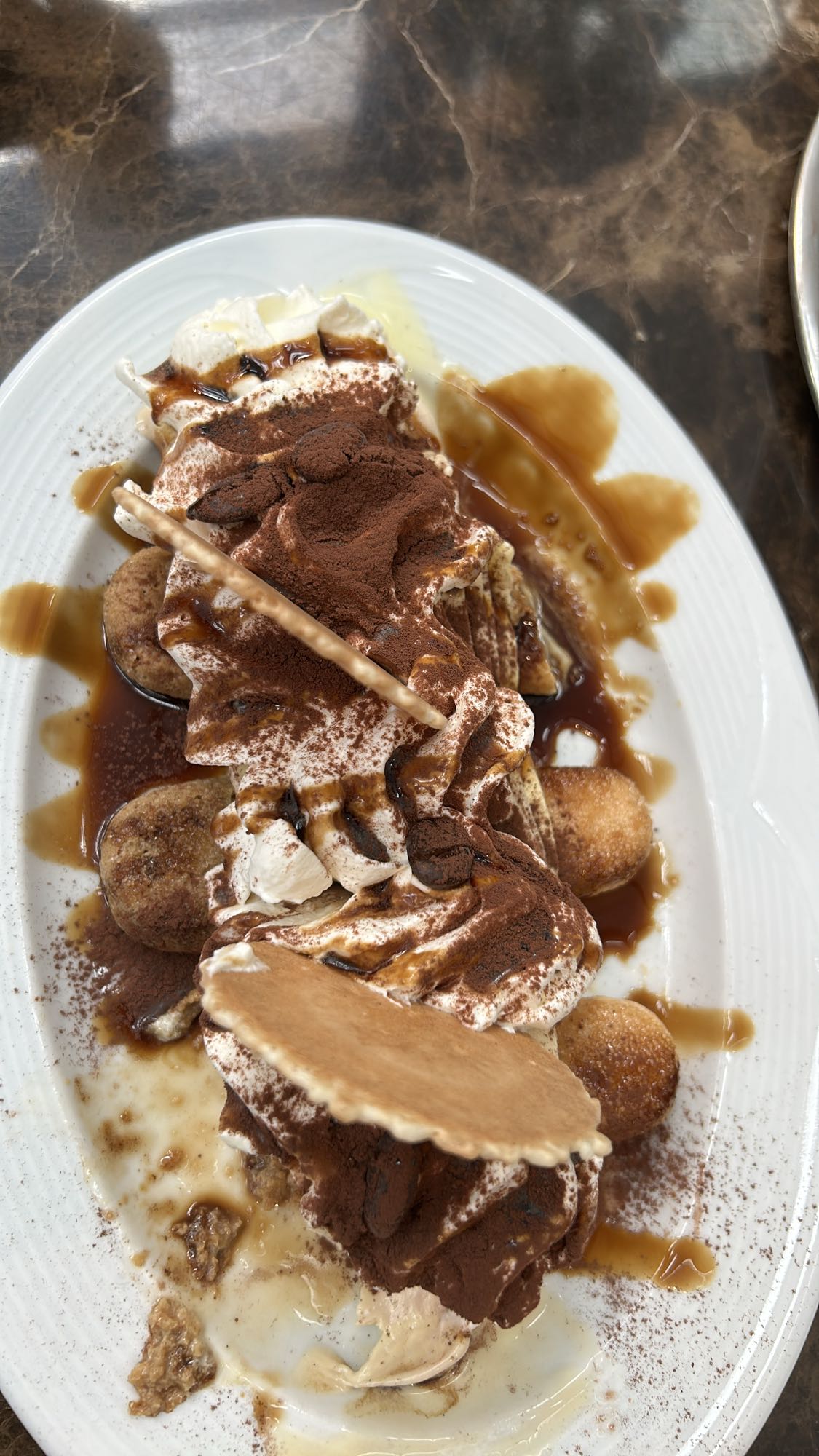 Postre cremoso con caramelo