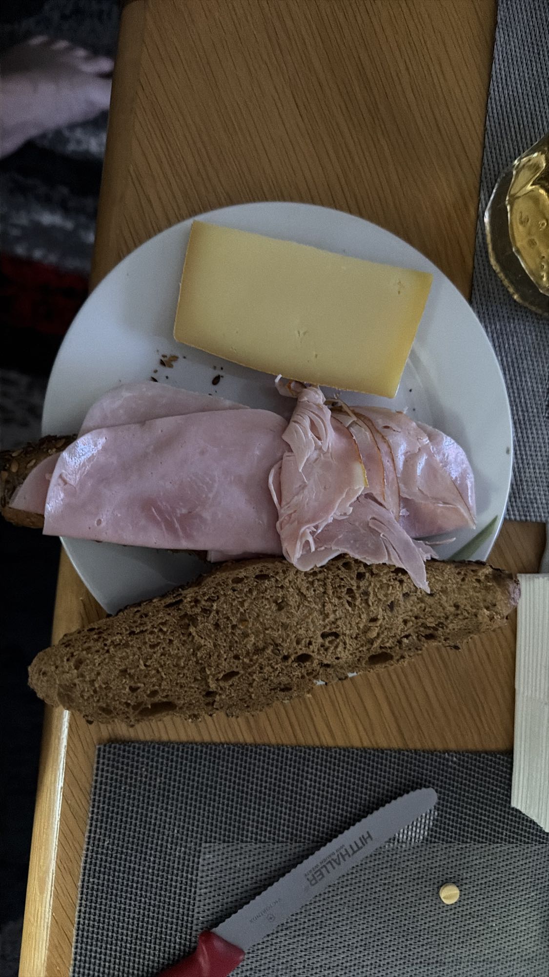 Brot mit Schinken und Käse