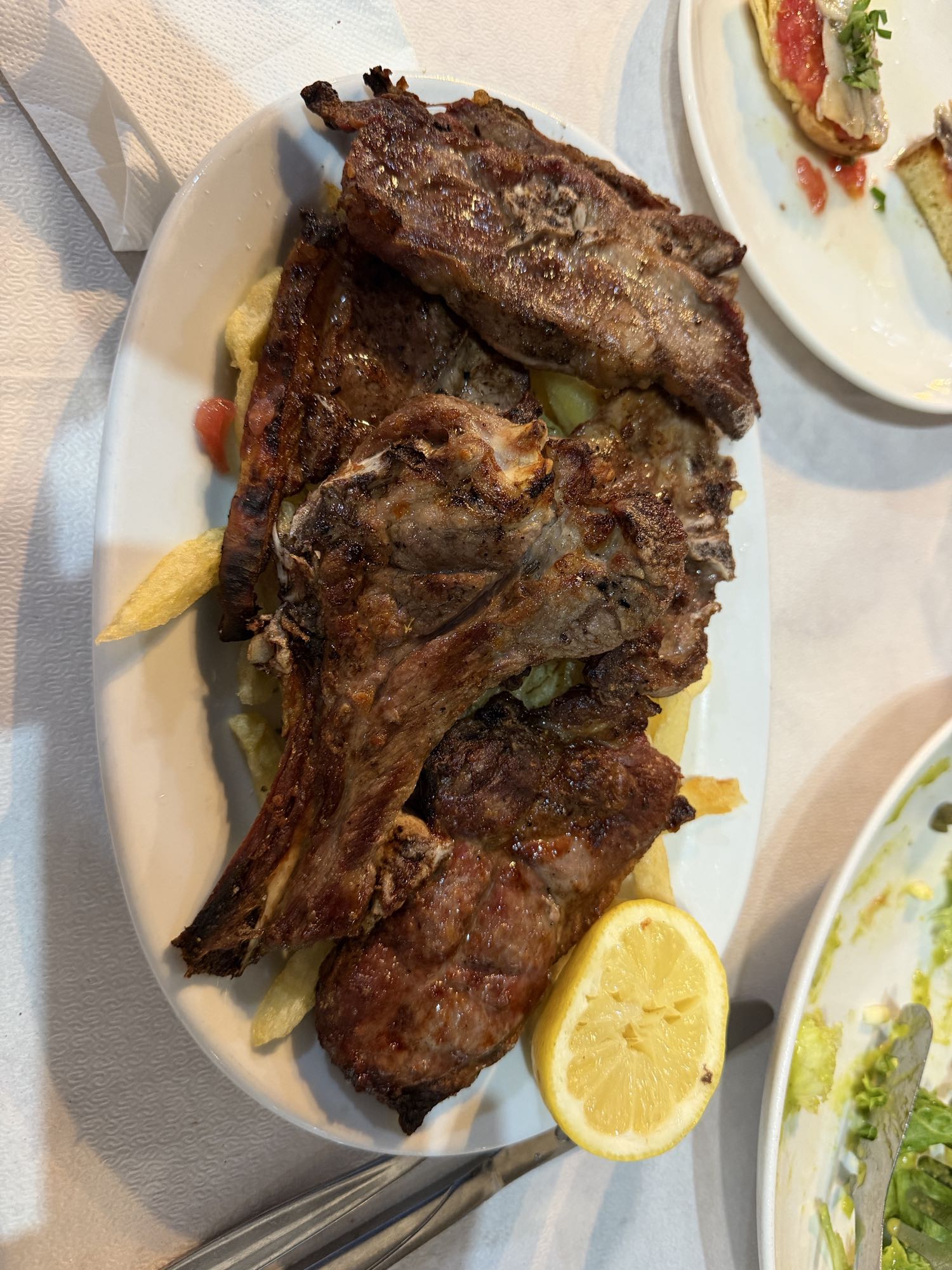Grigliata mista con agnello e limone