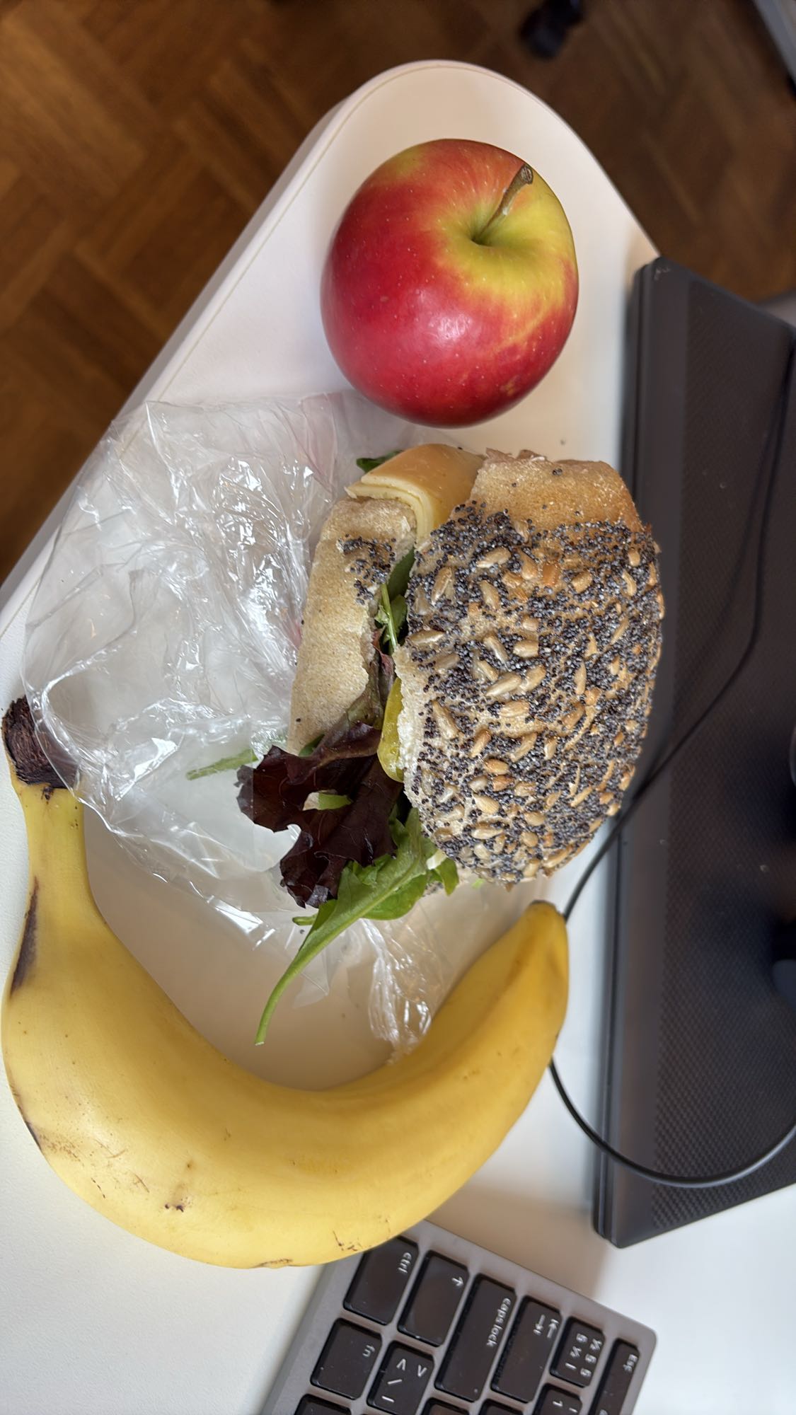Smörgås med frukt och linsgryta
