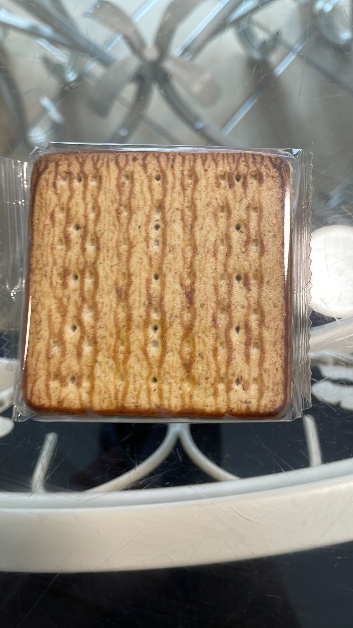 Biscuit fourré sucré