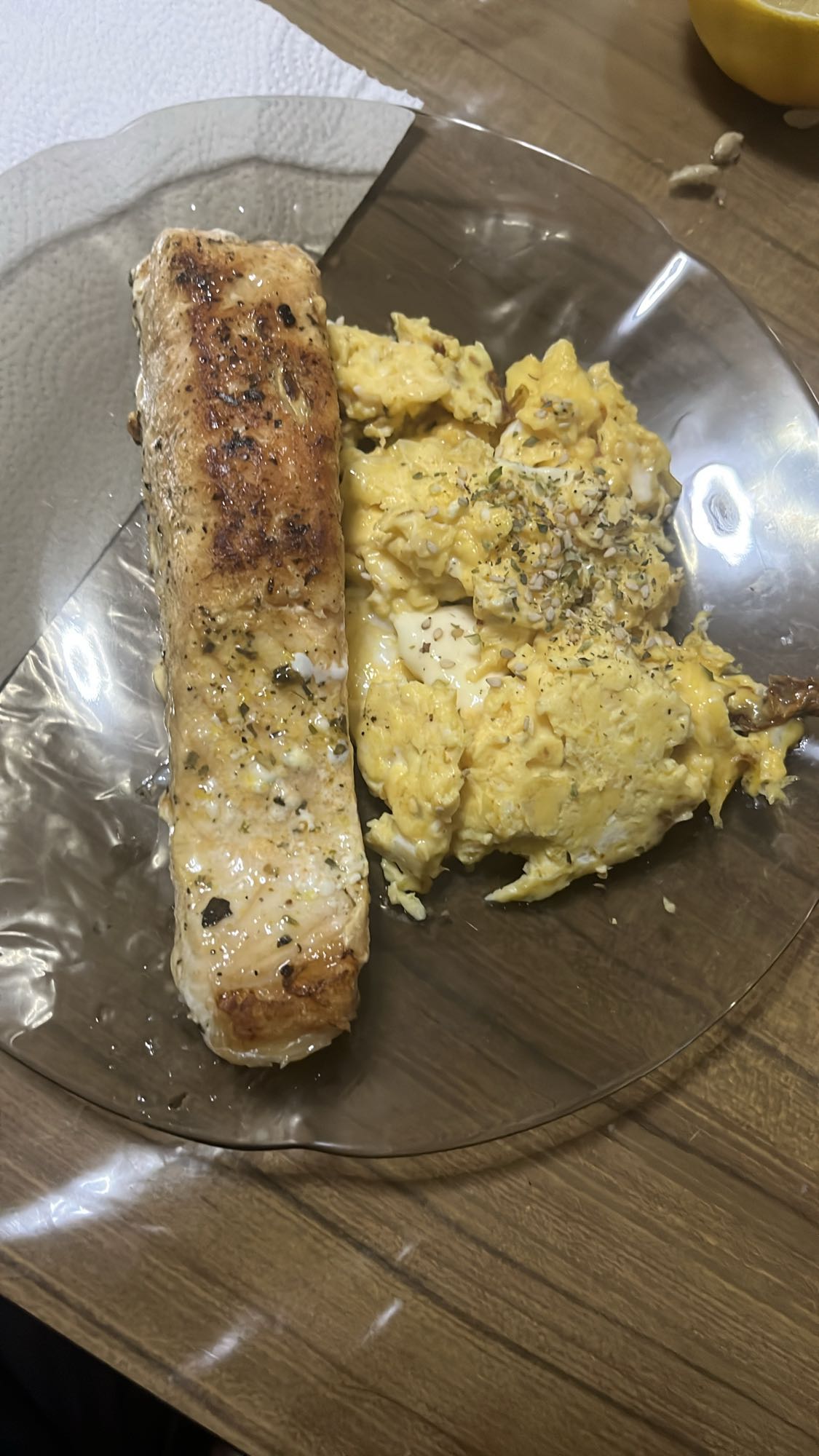 salmón con huevos