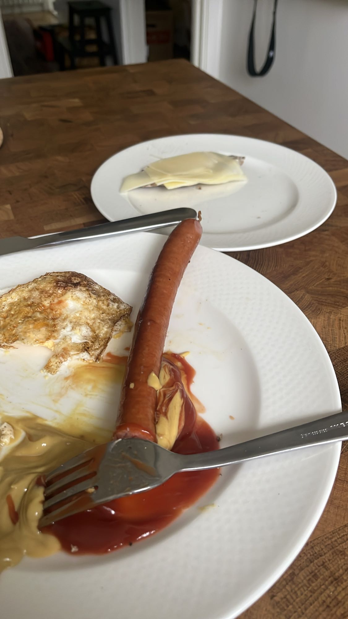 Korv med ägg och ost