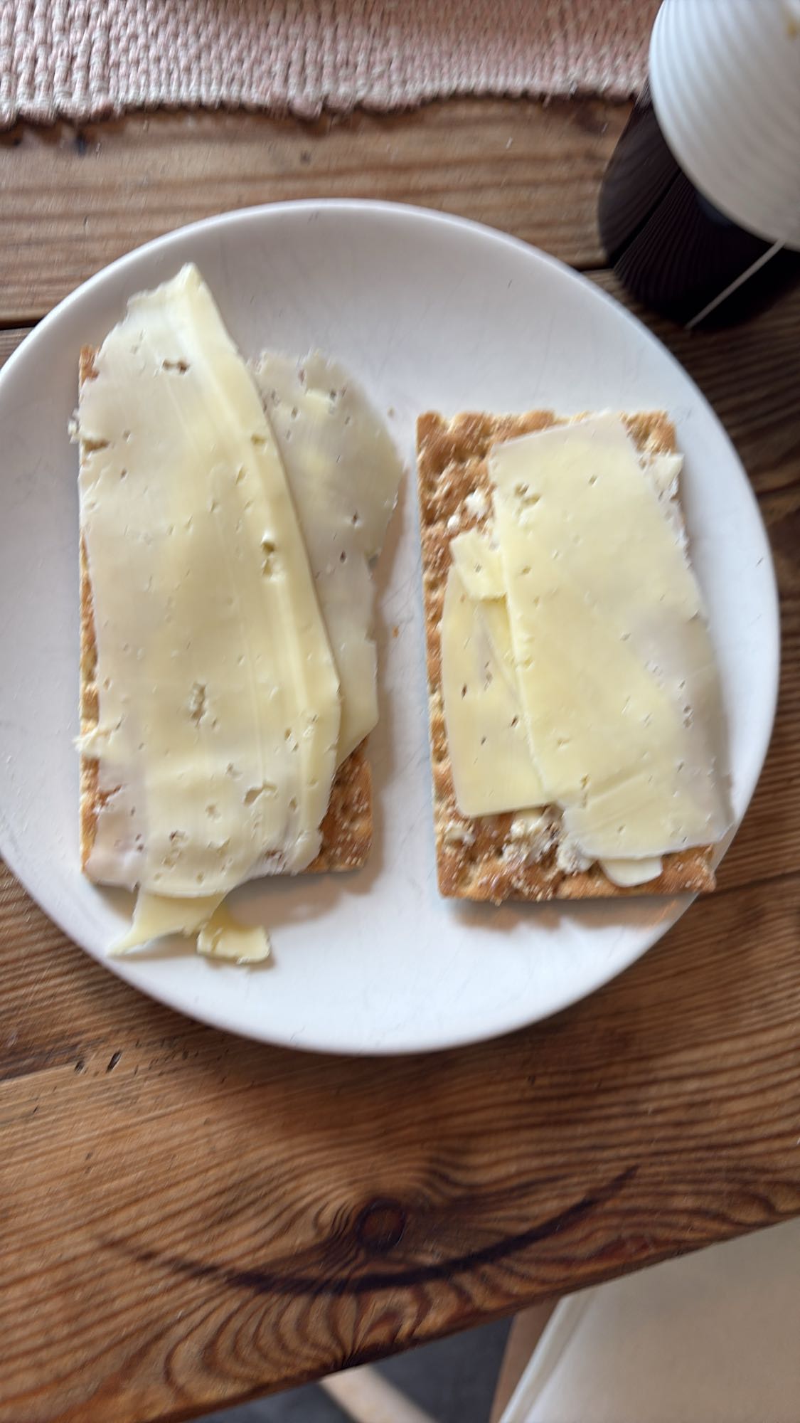 Knäckebröd med ost