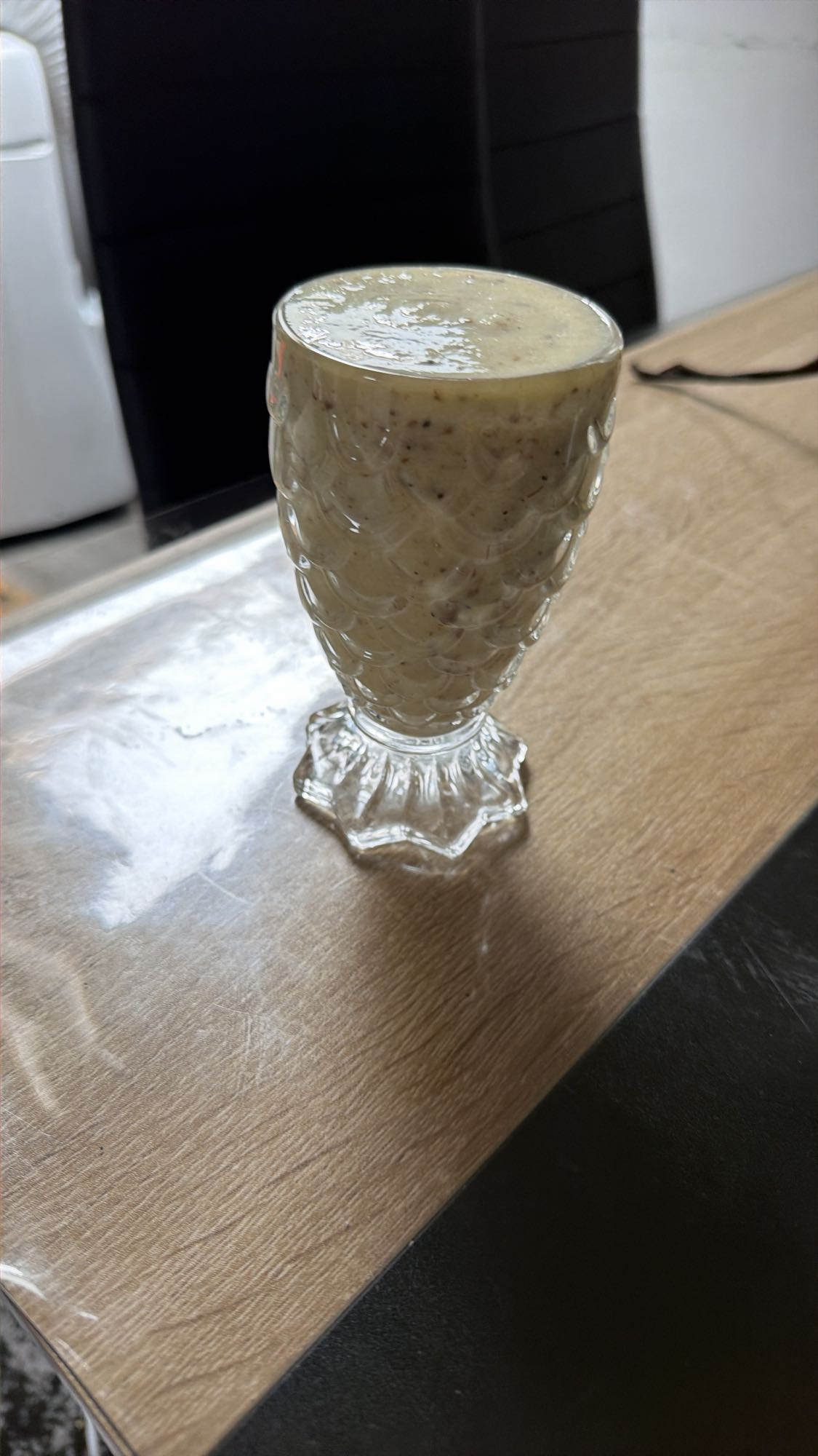 Smoothie cu banană și kiwi