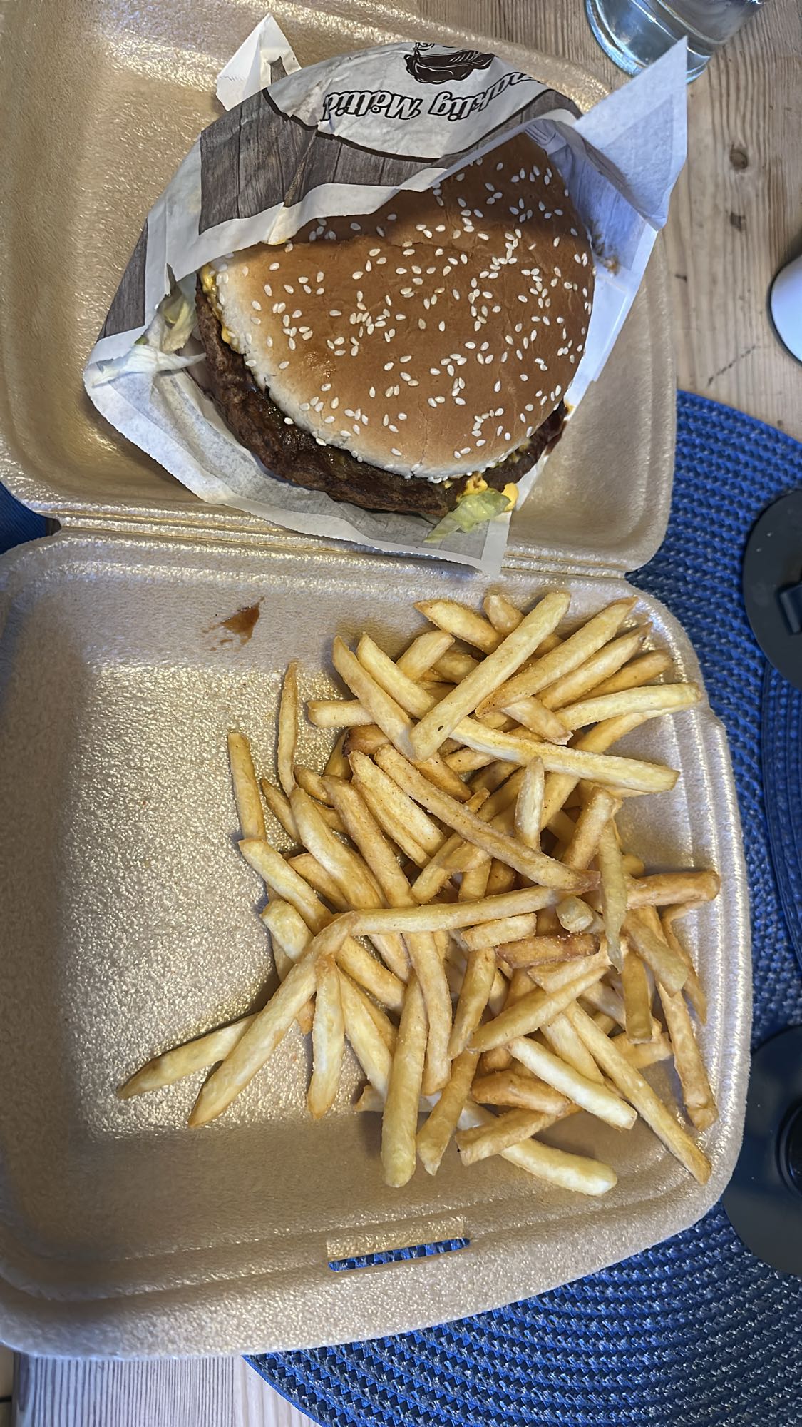 Hamburgare med pommes