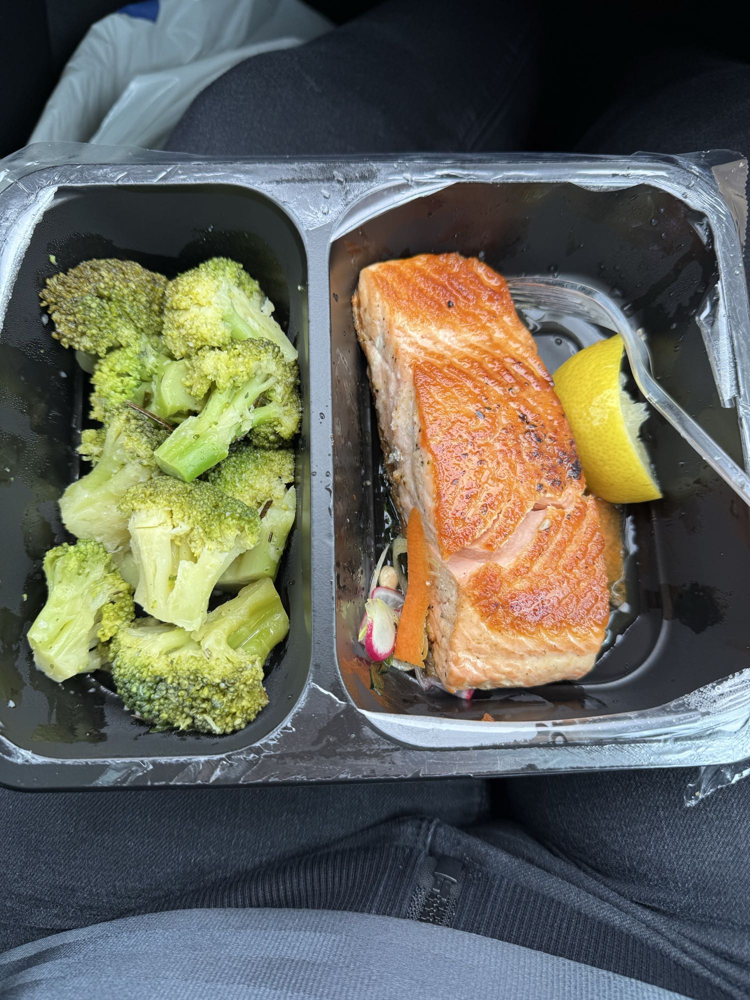 Somon cu broccoli