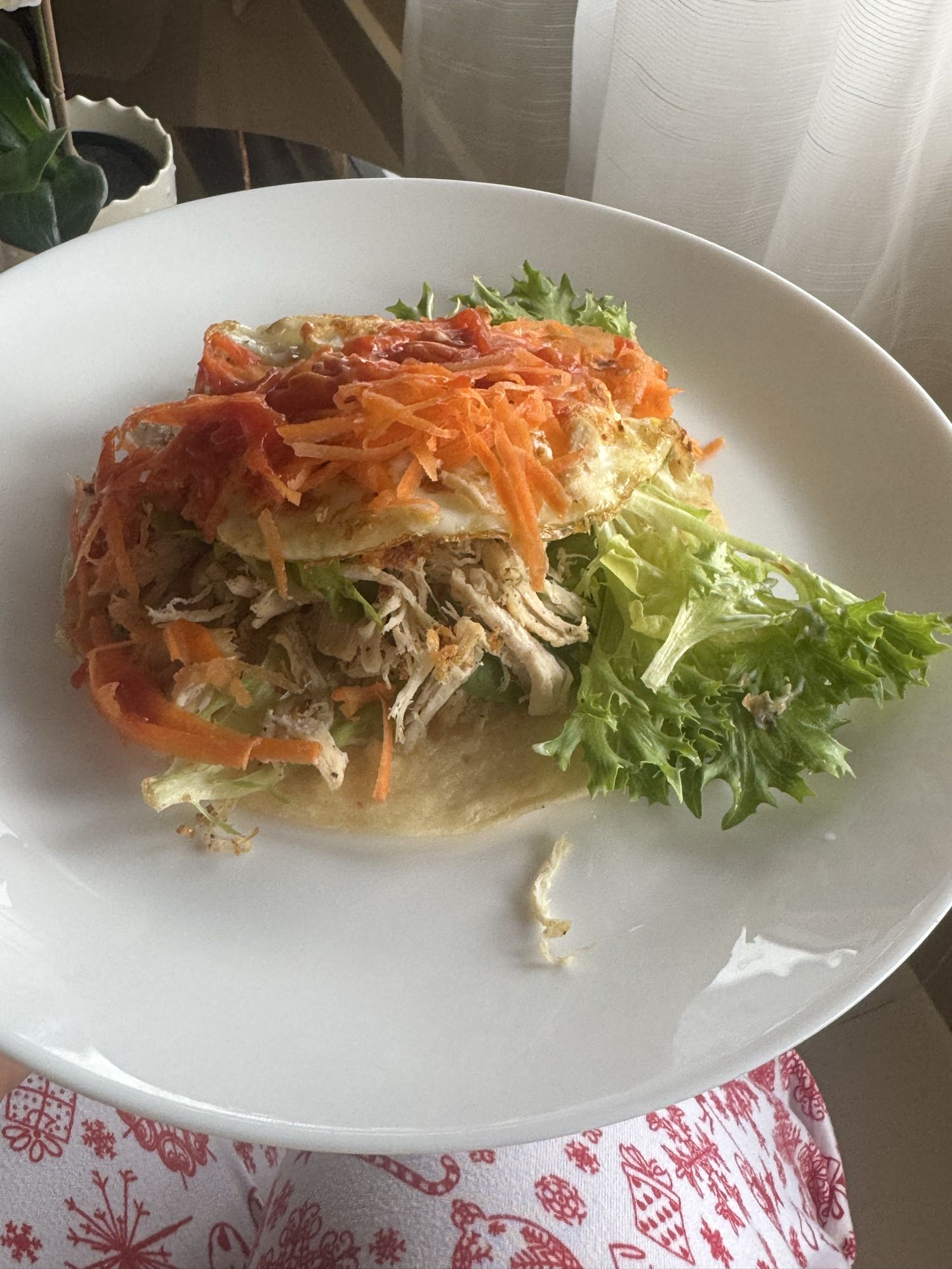 tostada con pollo y huevo