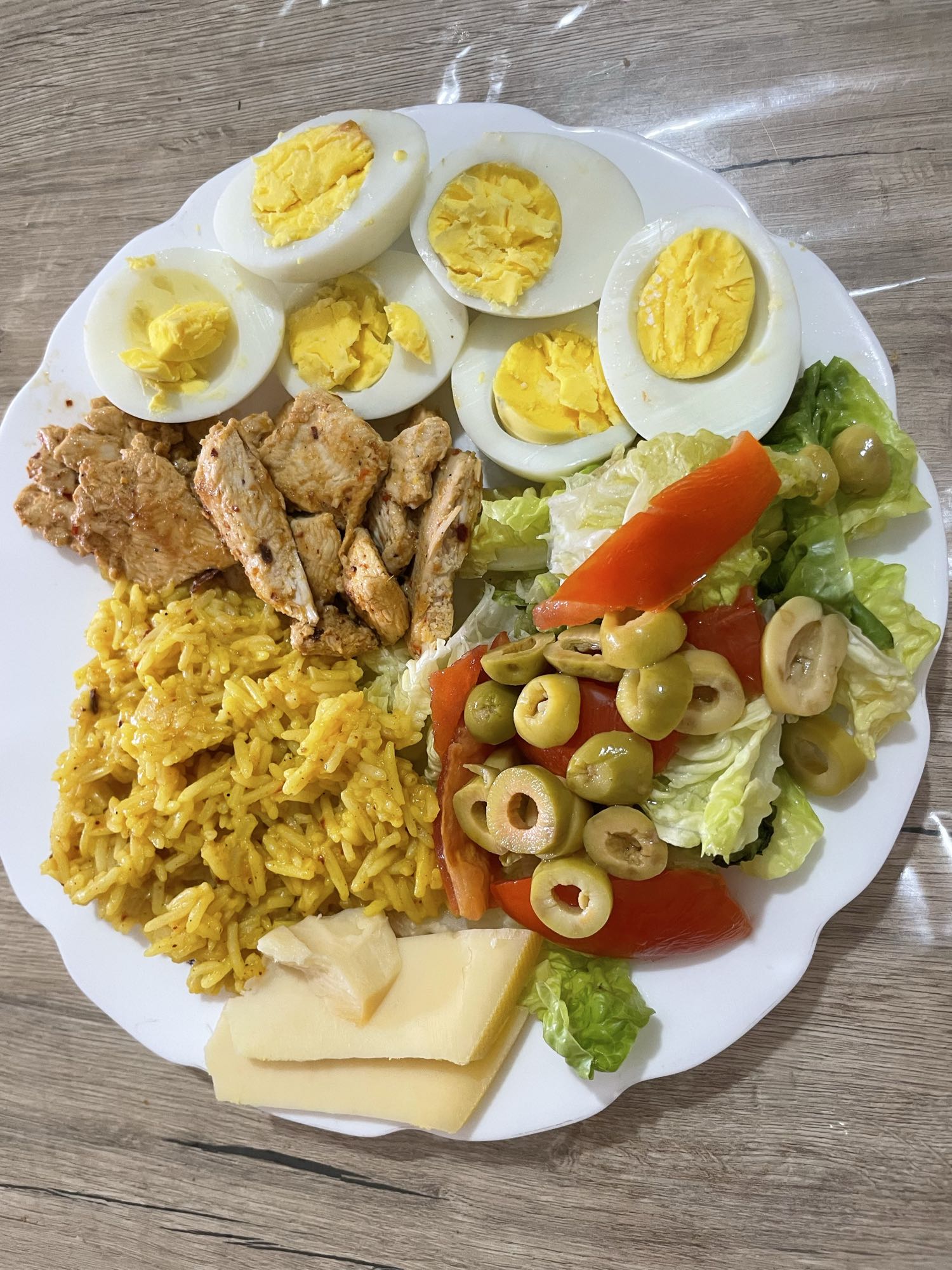 Assiette poulet et œufs