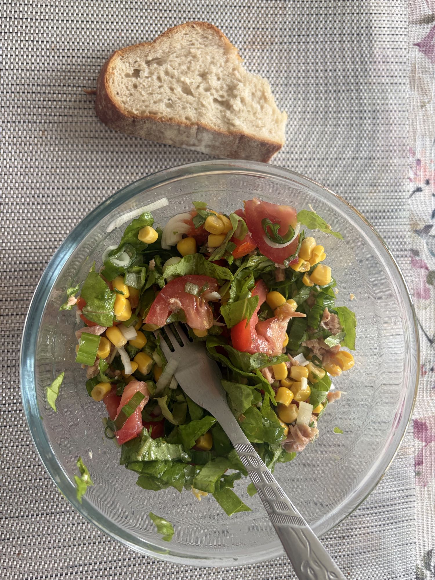 Salata cu ton si paine