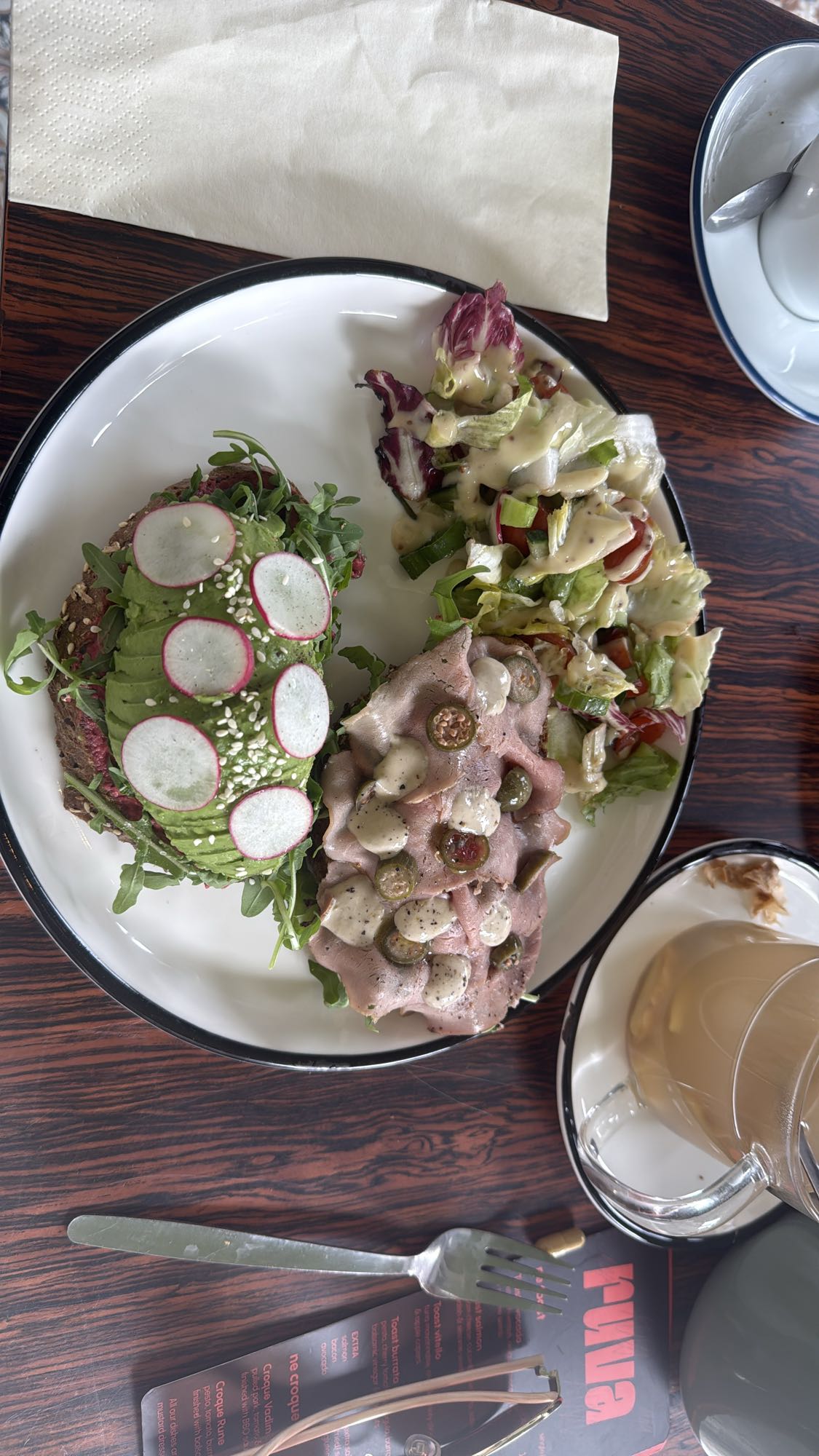 Avocadotoast met rosbief