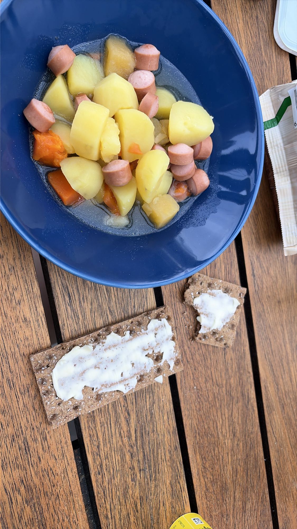Korvsoppa med knäcke
