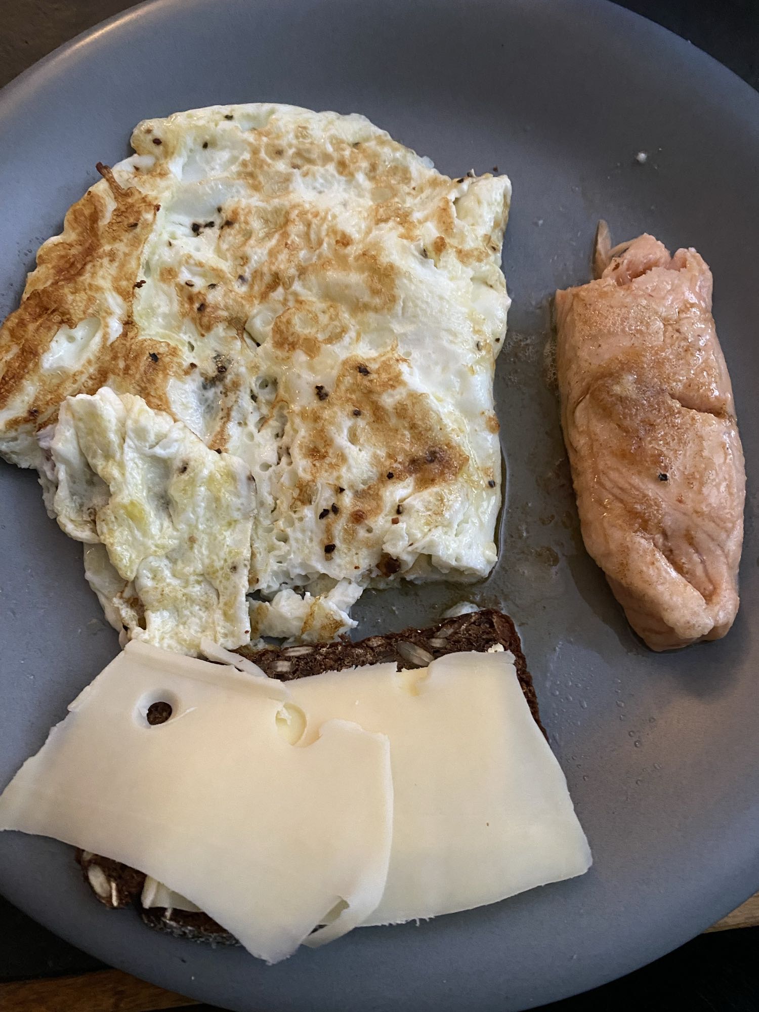 Stekt ägg med lax