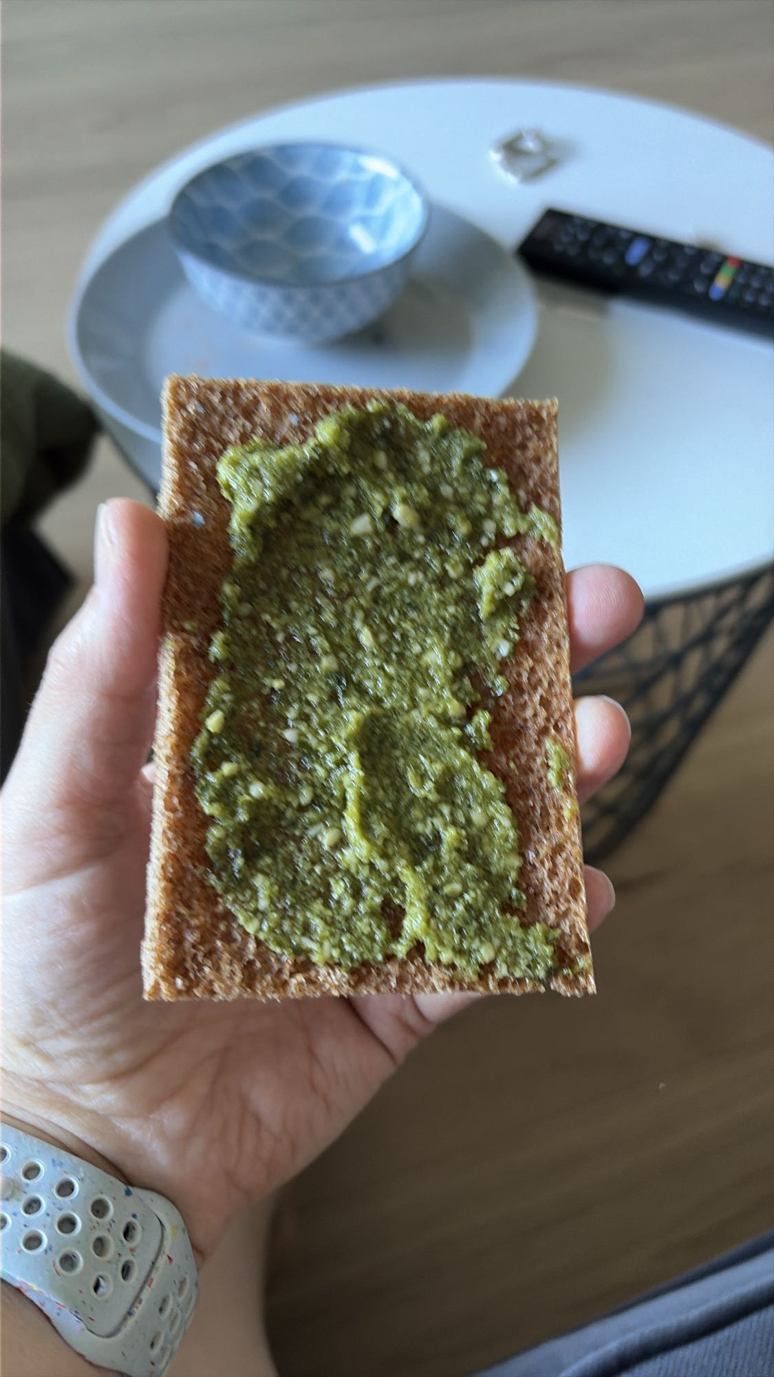 Knäckebröd med pesto