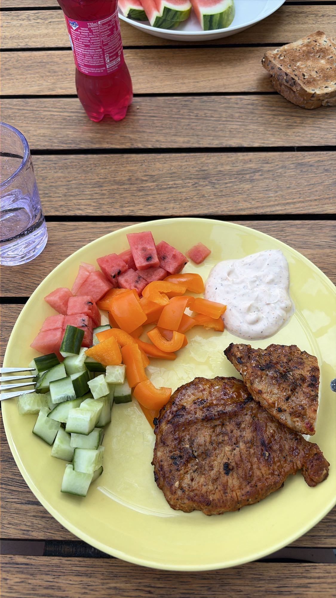 Grillat kött med grönsaker