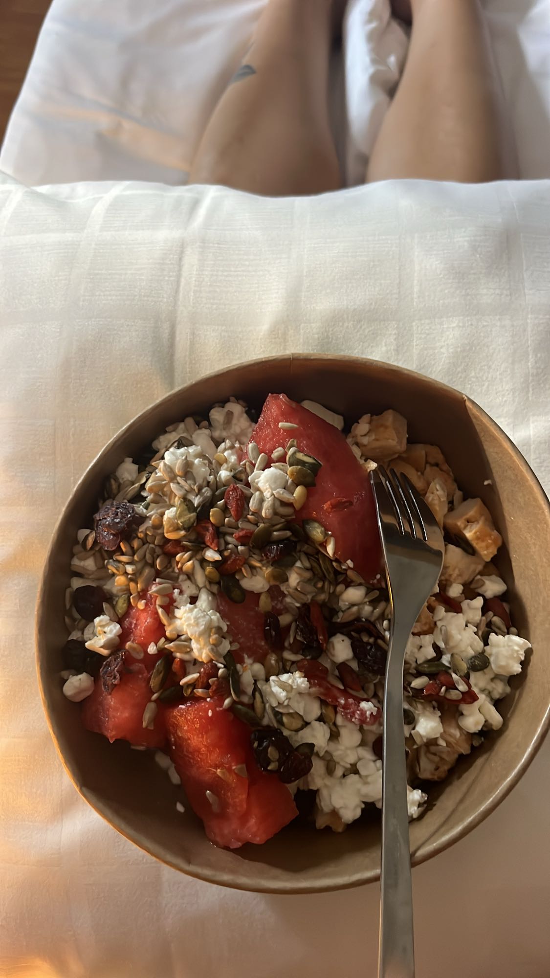 Keso med frukt och frön