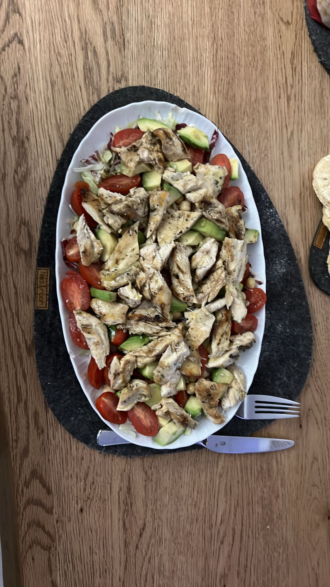 Insalata pollo e avocado