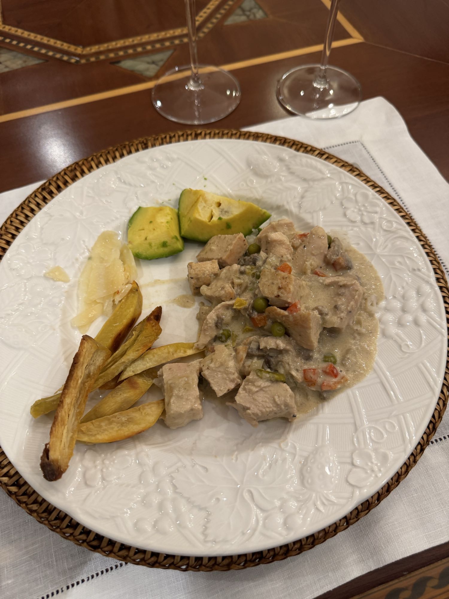 pollo cremoso con aguacate