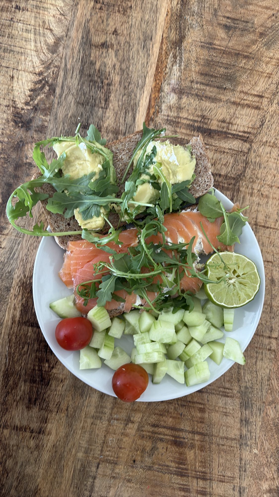 Zalmtoast met avocado