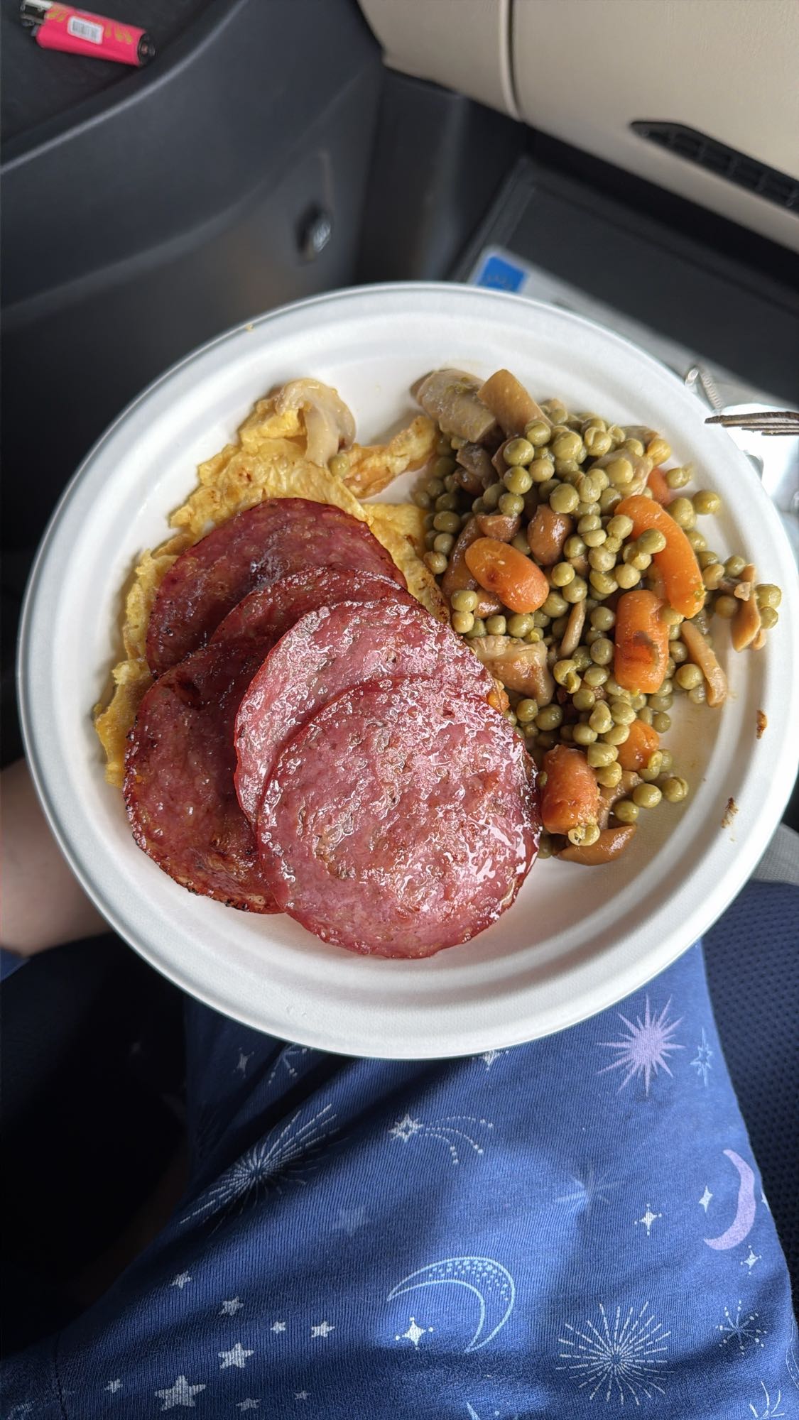 Omletă cu salam și legume