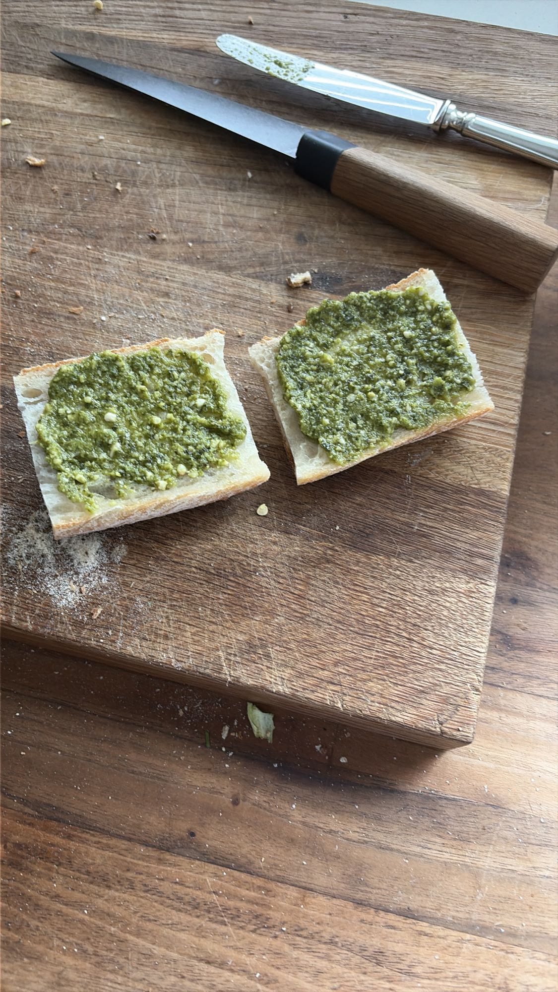 Bröd med pesto