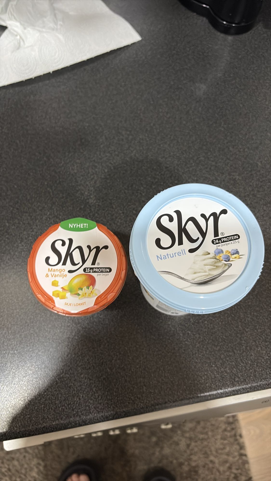 Skyr med mango og naturell