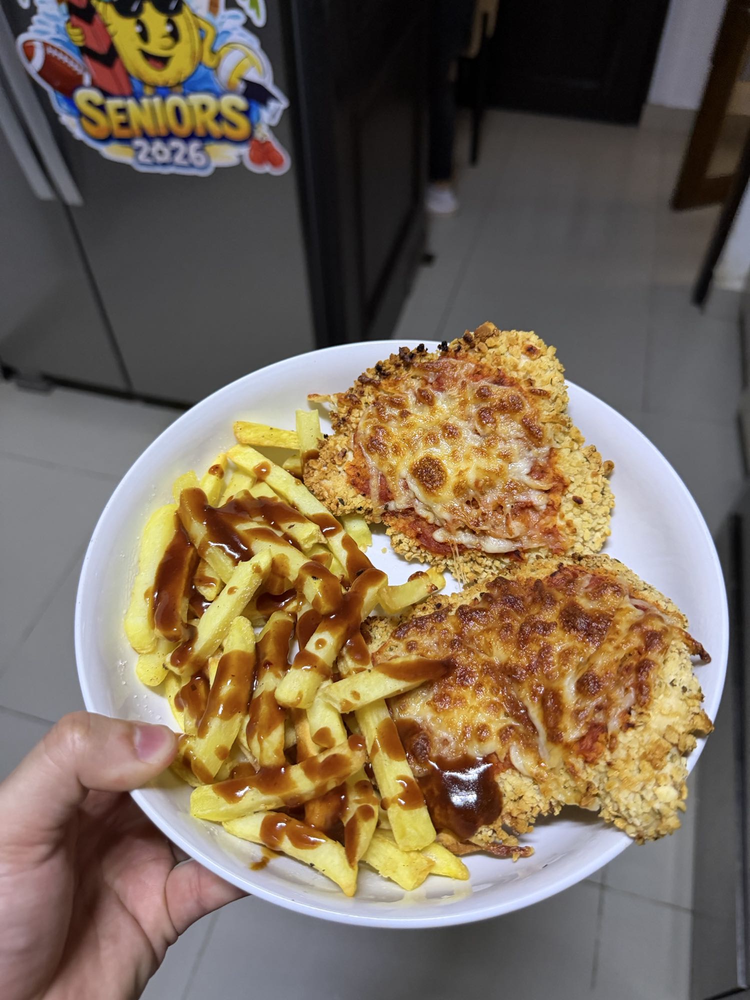 pechuga de pollo apanada con papas y queso