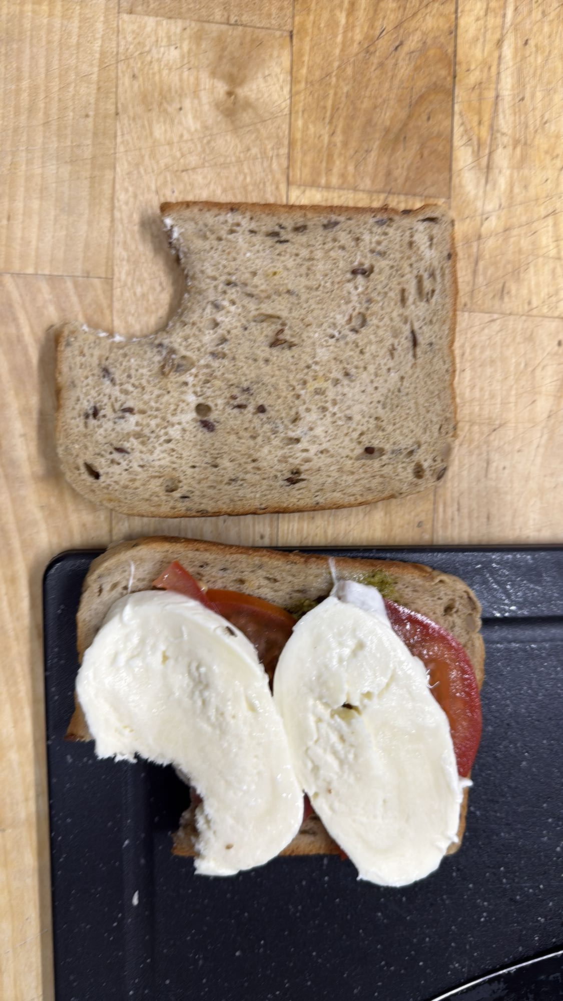 Broodje mozzarella tomaat
