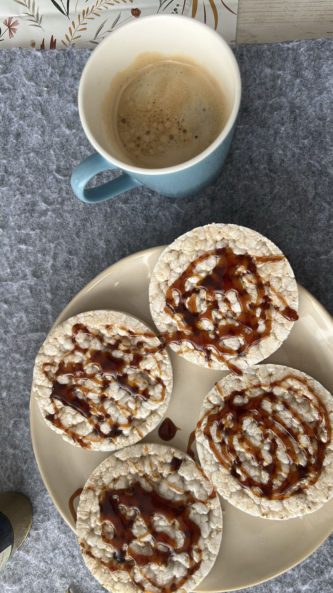 Tortitas de arroz con café