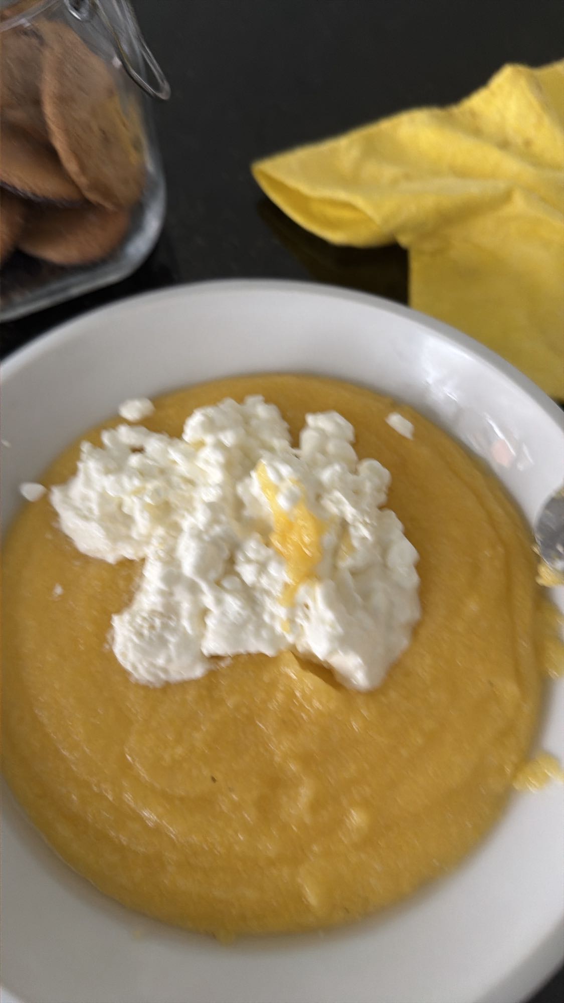 Polenta mit Hüttenkäse