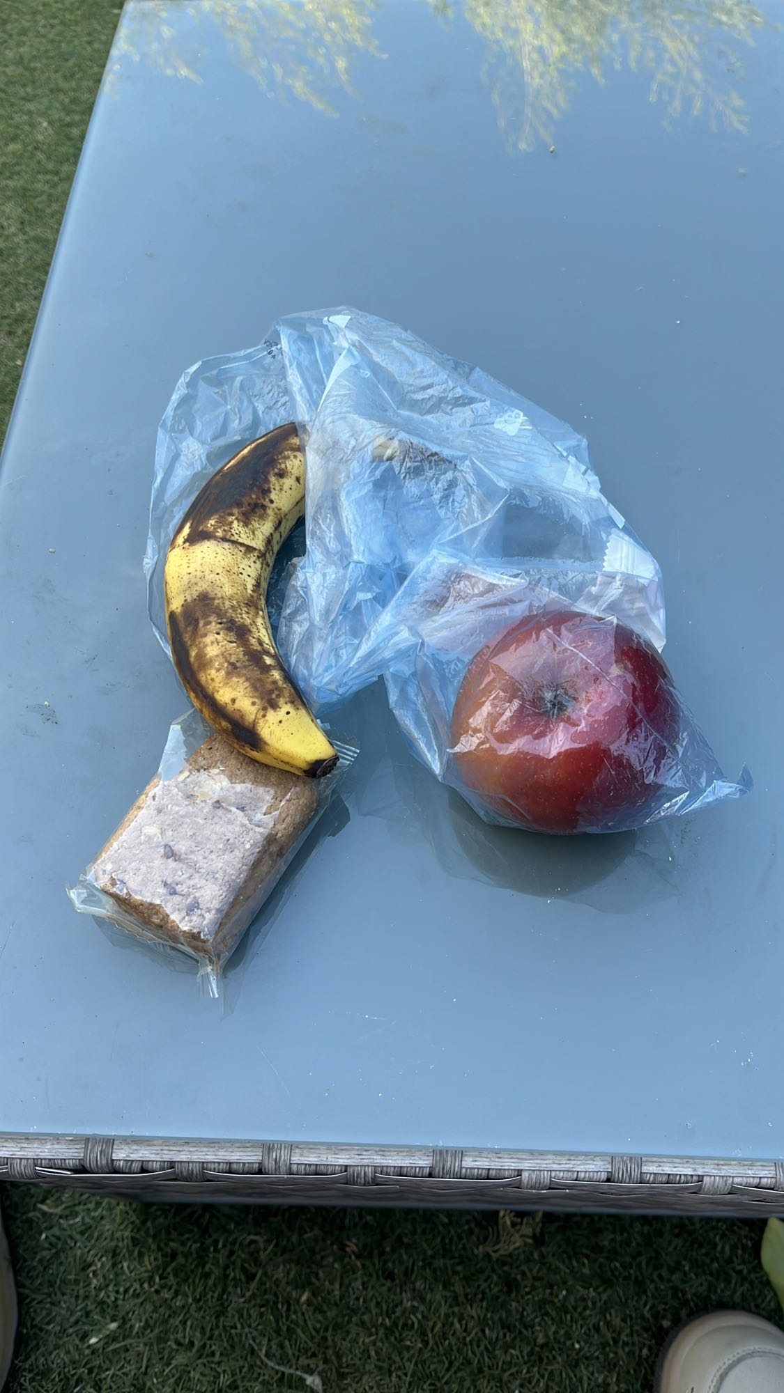 Collation fruits et gâteau