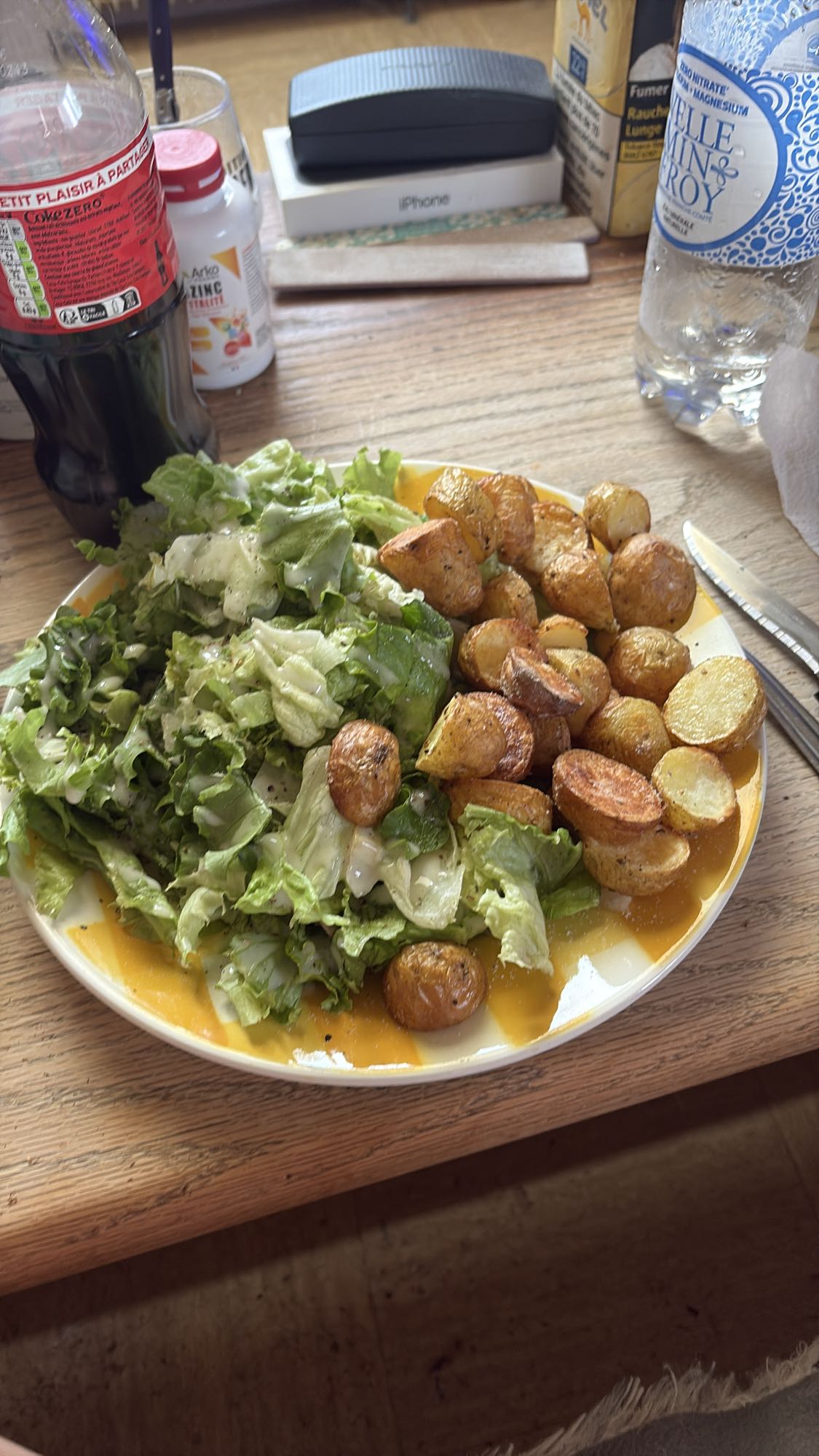 Salade et pommes rôties