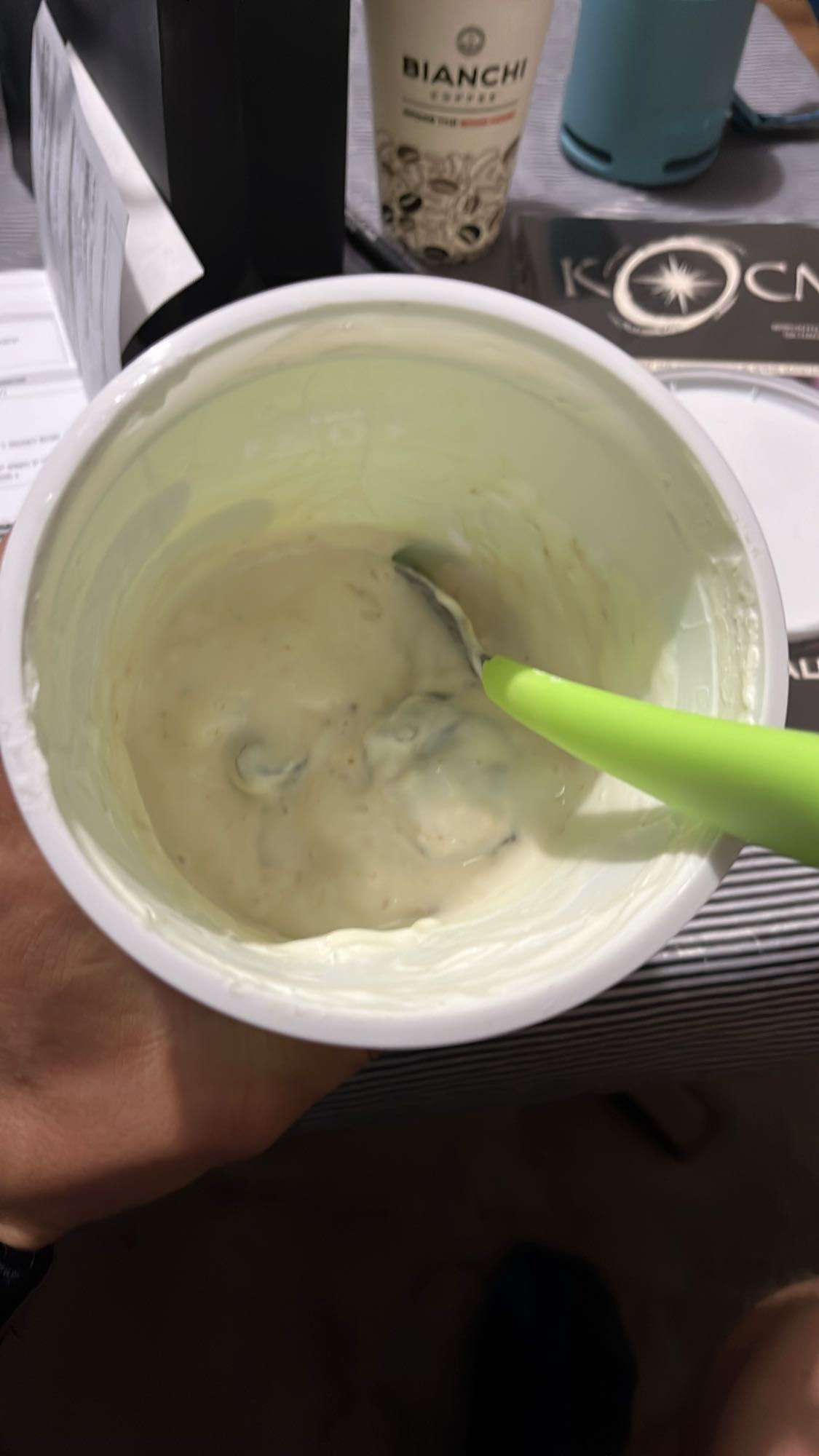 Кисело мляко с плодове