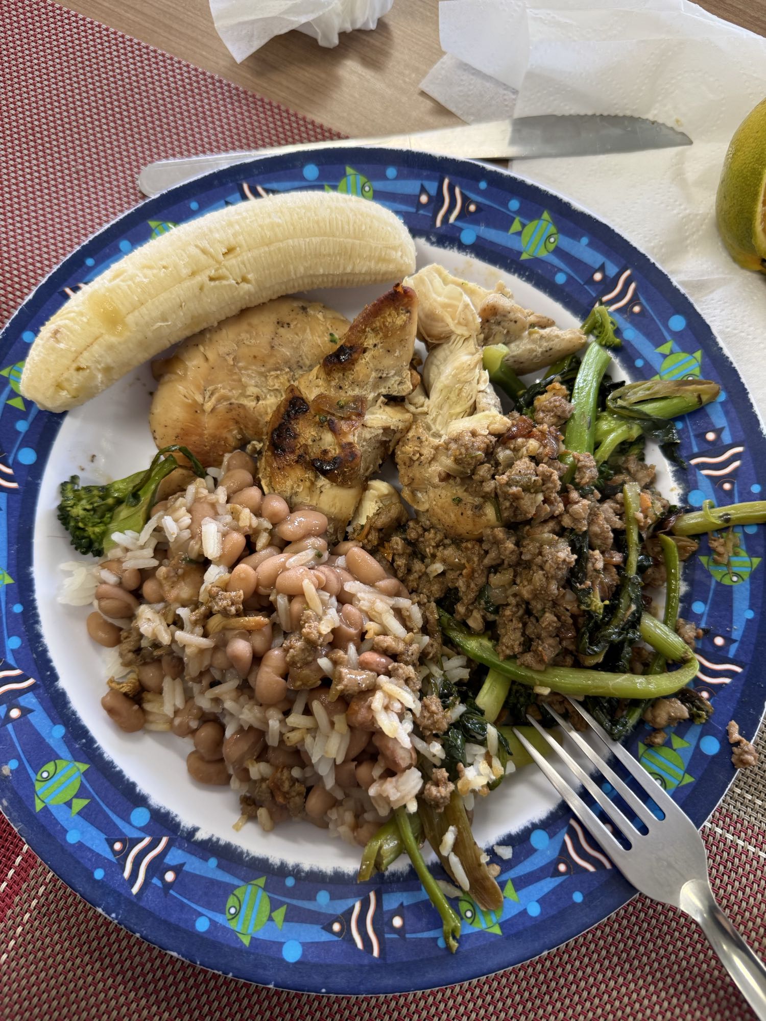Prato com banana e frango