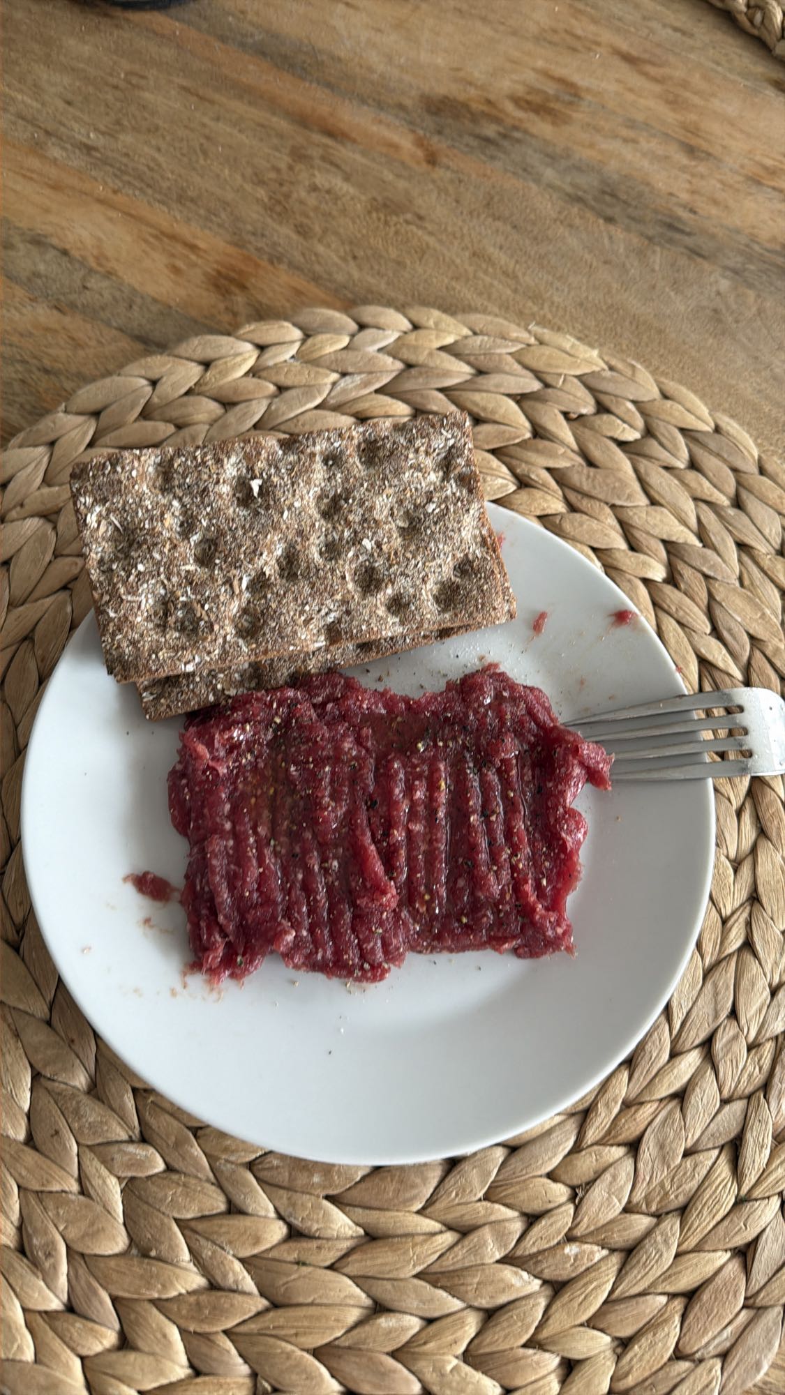 Tatar z pieczywem