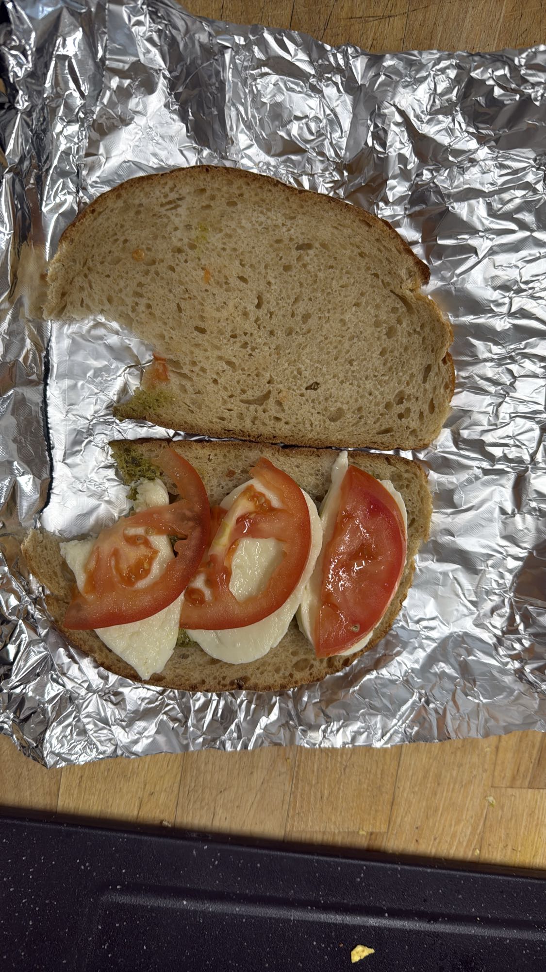 Broodje mozzarella tomaat