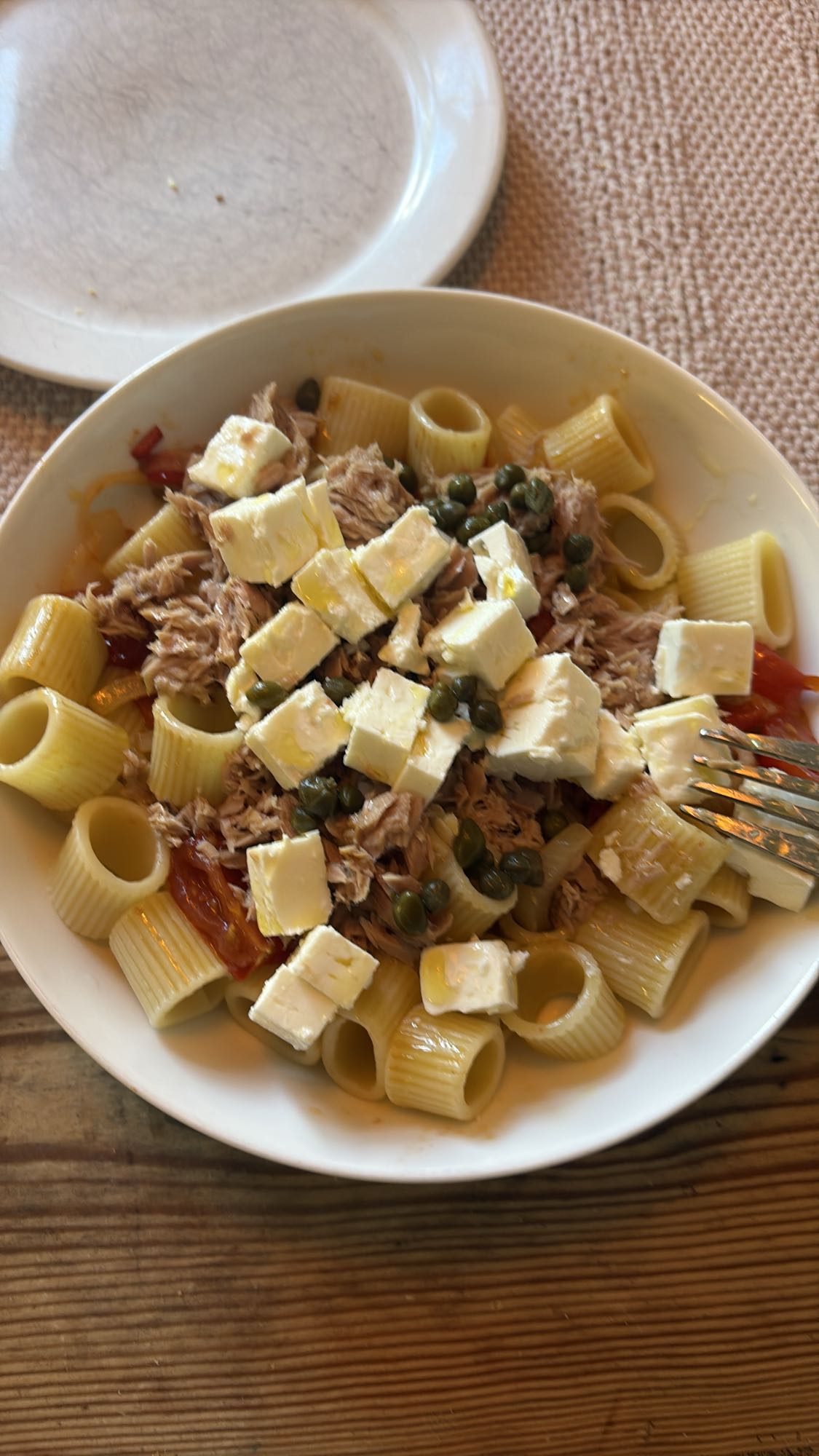 Pasta med tonfisk och feta