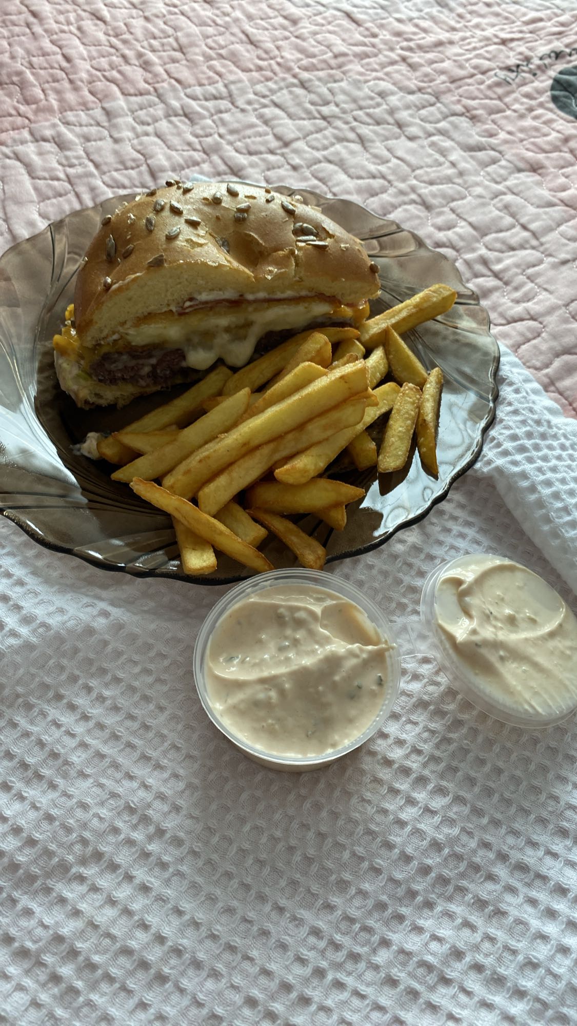 Jumatate burger cu cartofi