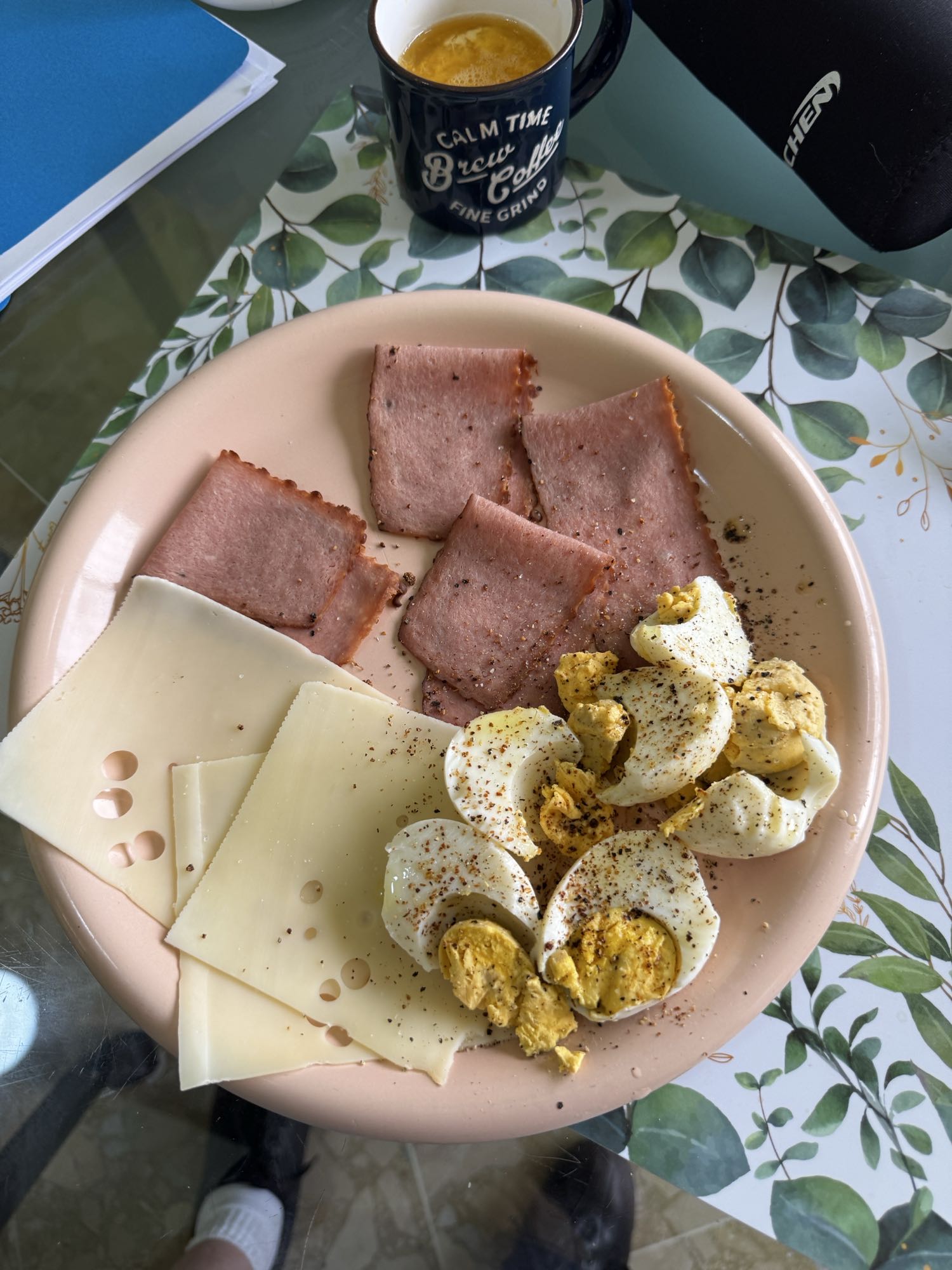 desayuno con jamón y huevo