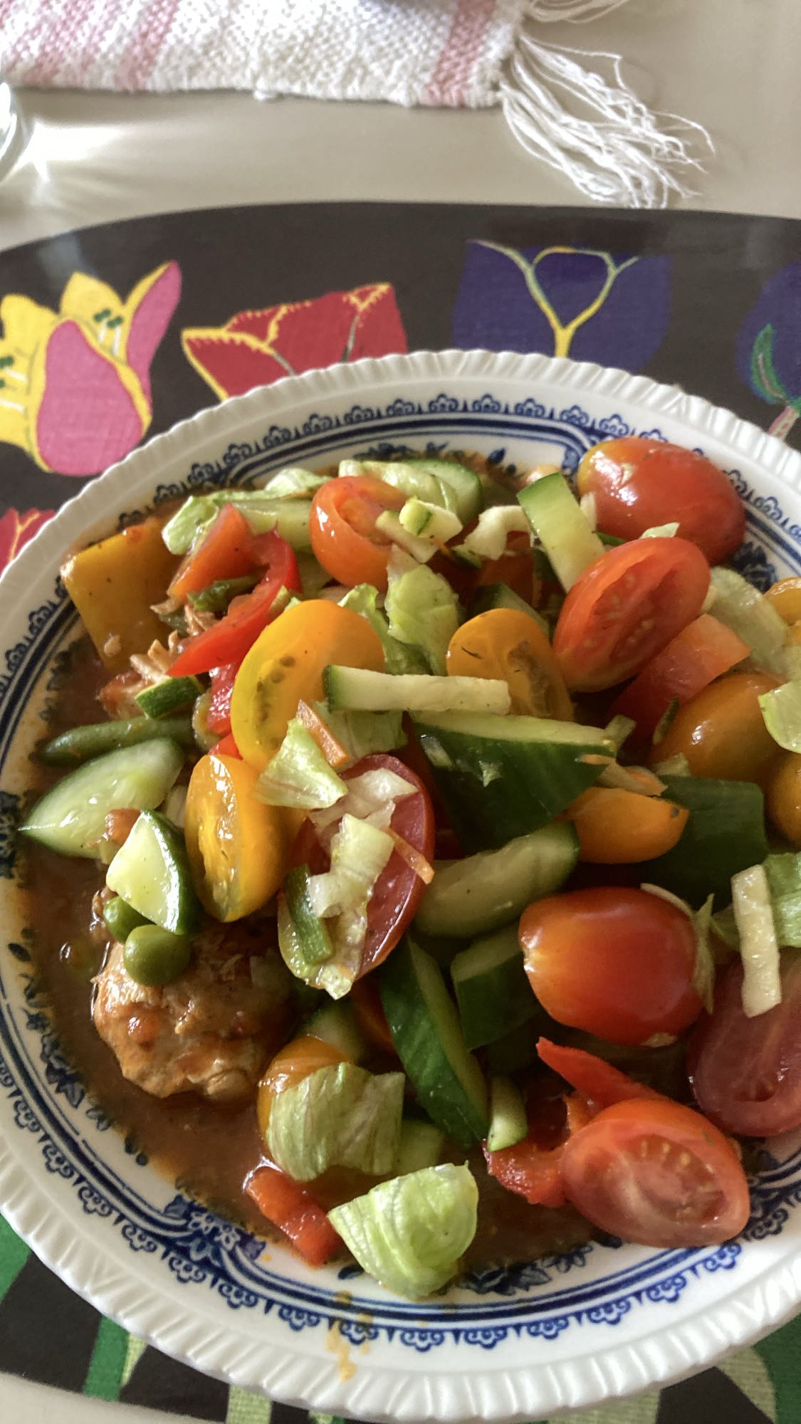 Kycklinggryta med sallad