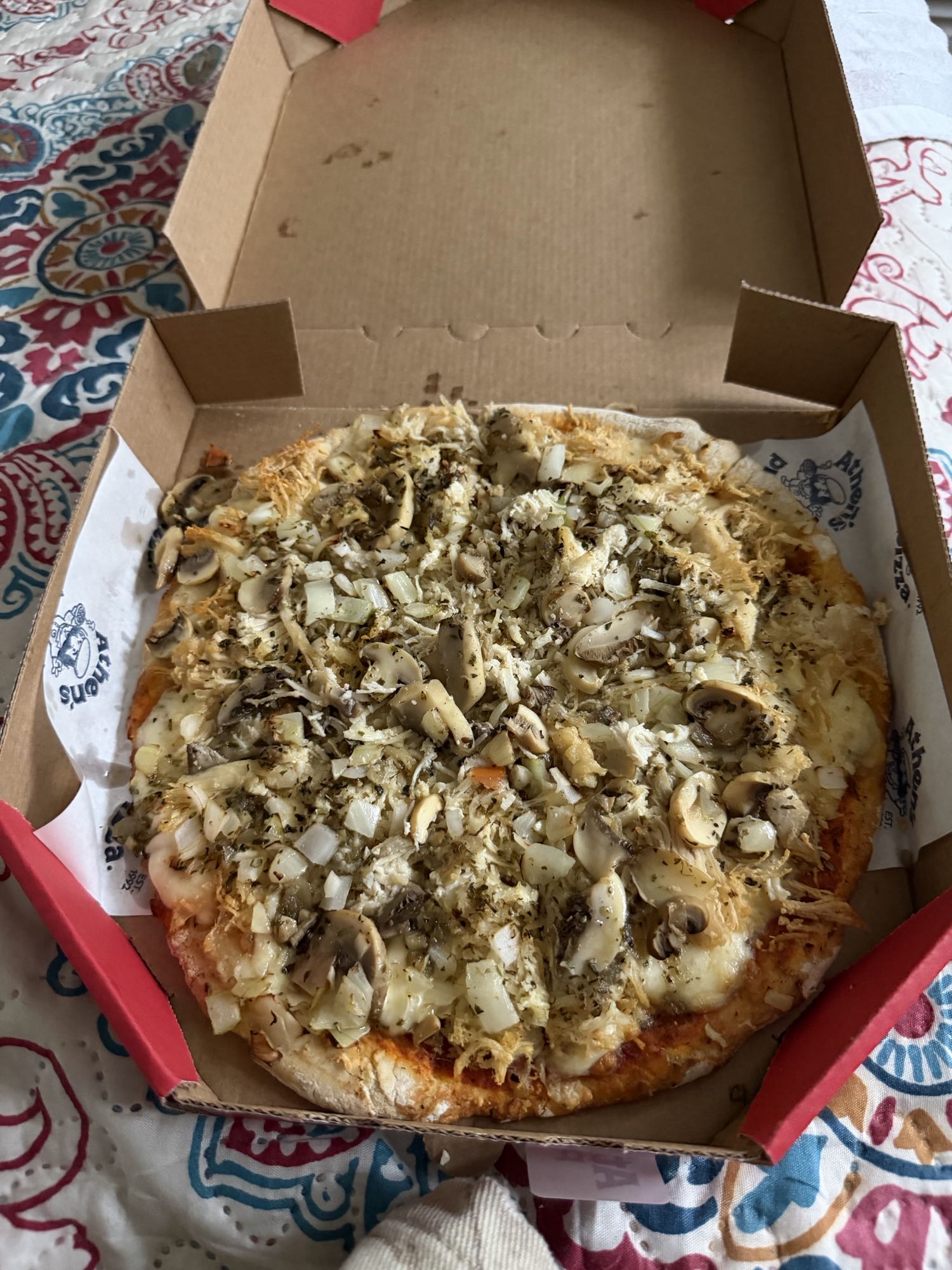 pizza de pollo y champiñón