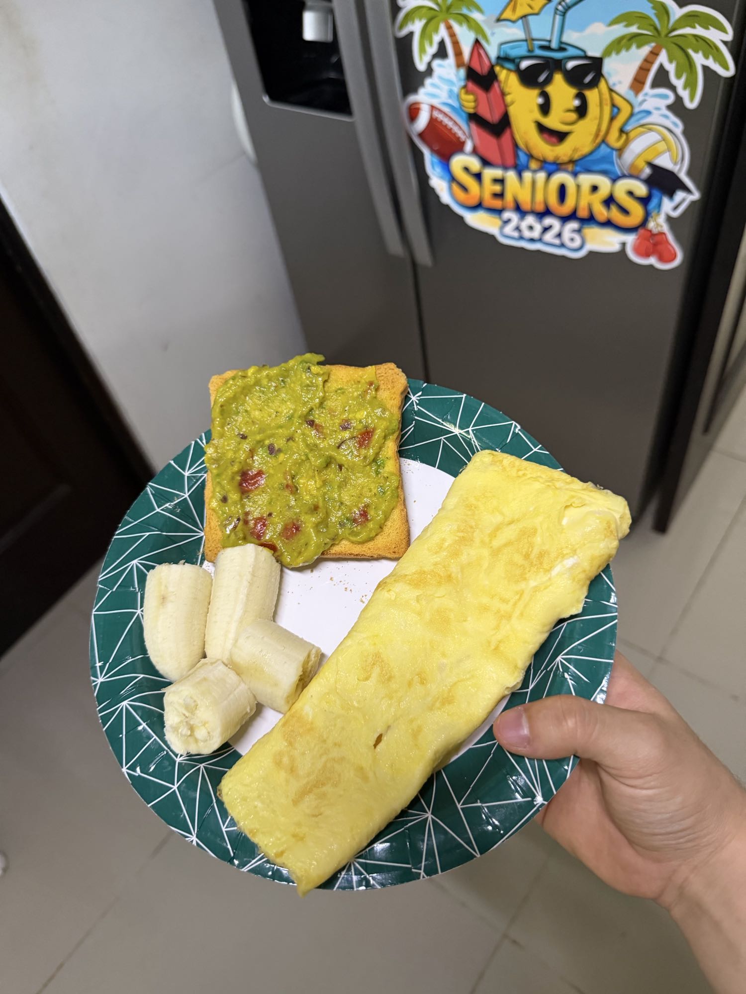 omelet con tostada y banano