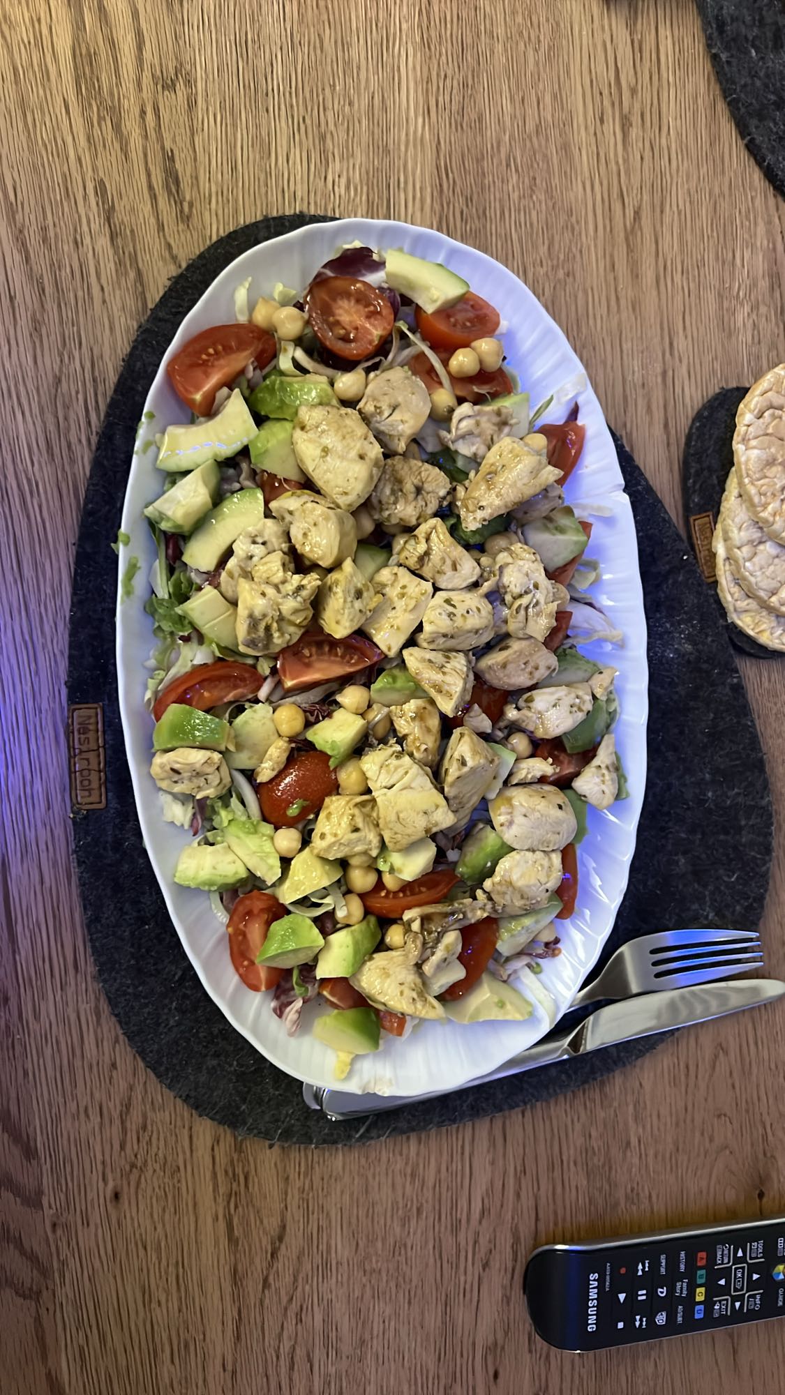 Insalata pollo e avocado