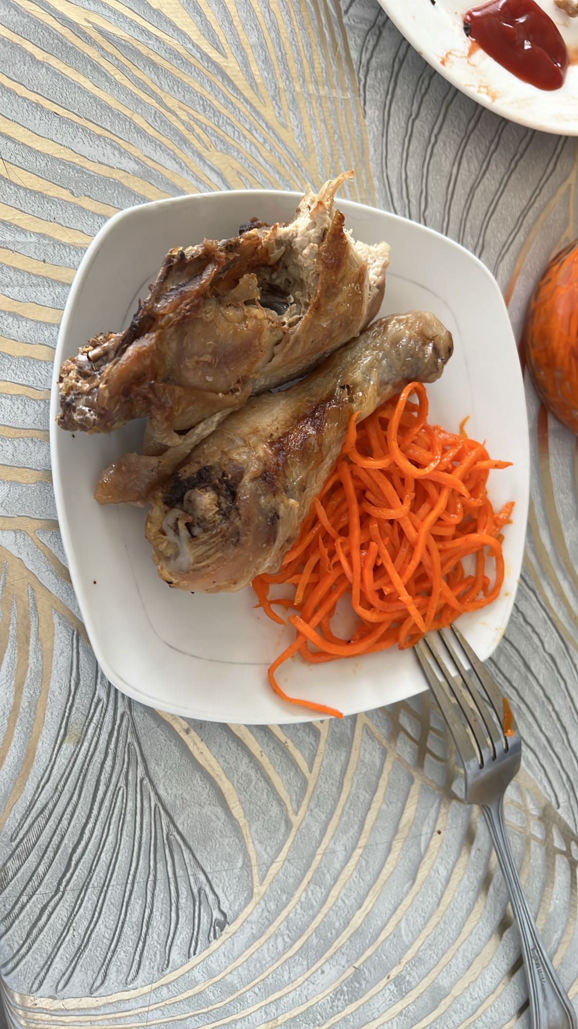Курица с морковью