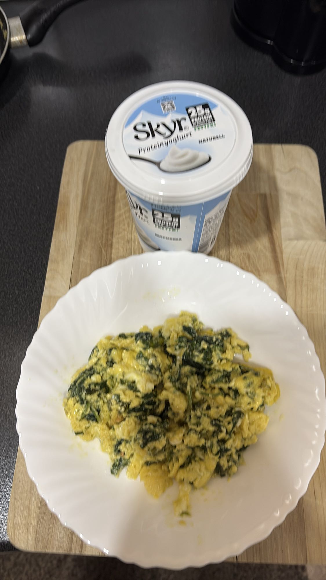 Eggerøre med spinat og skyr