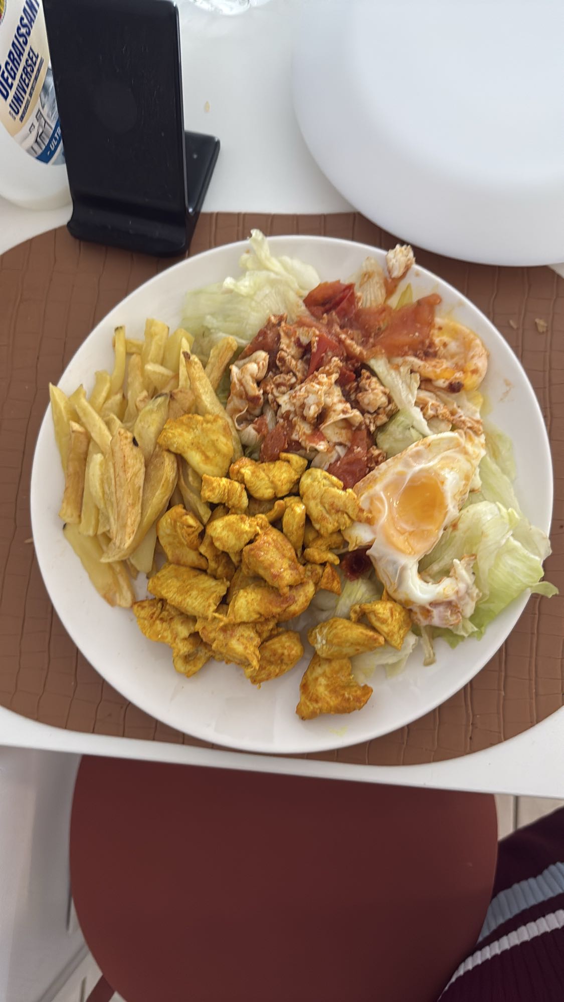 Poulet frites et oeufs