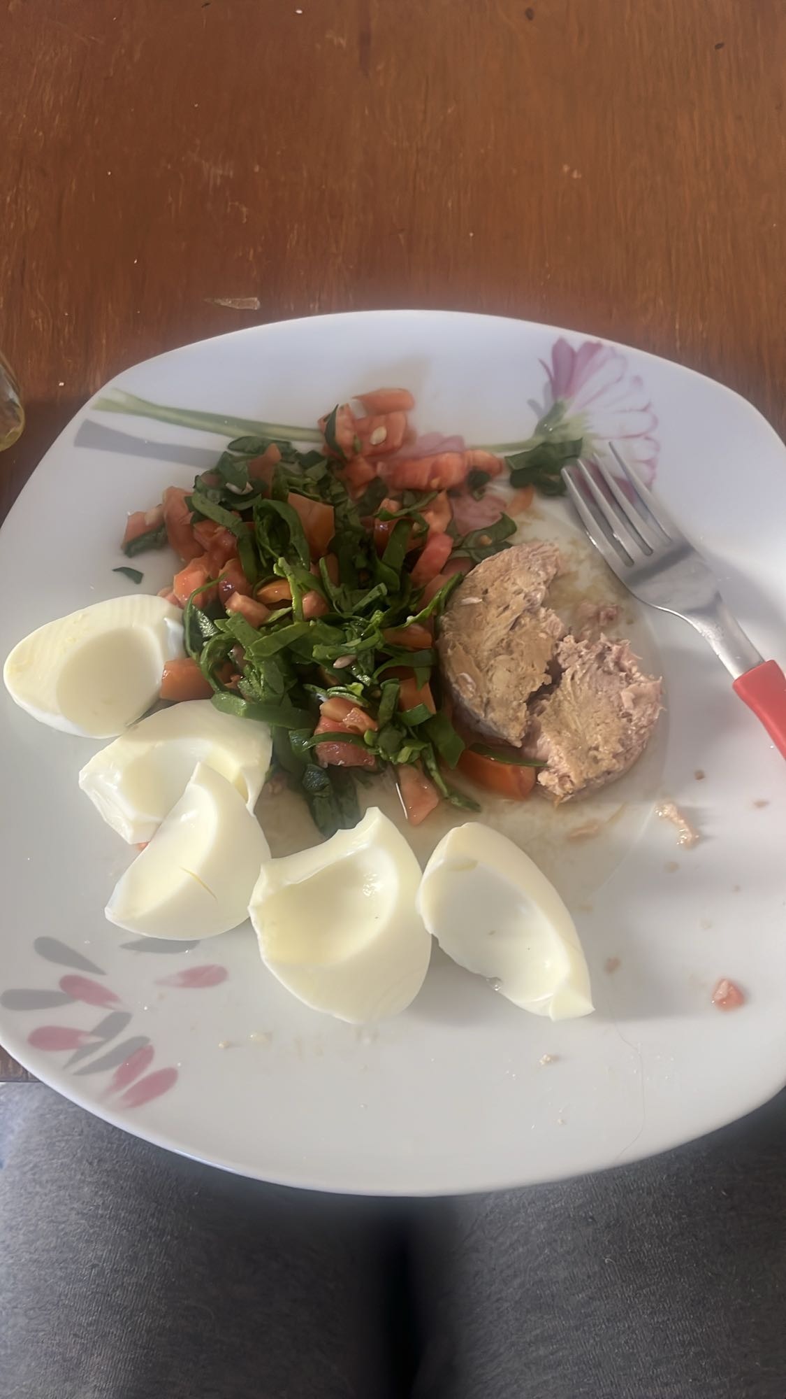 ensalada con atún y huevo