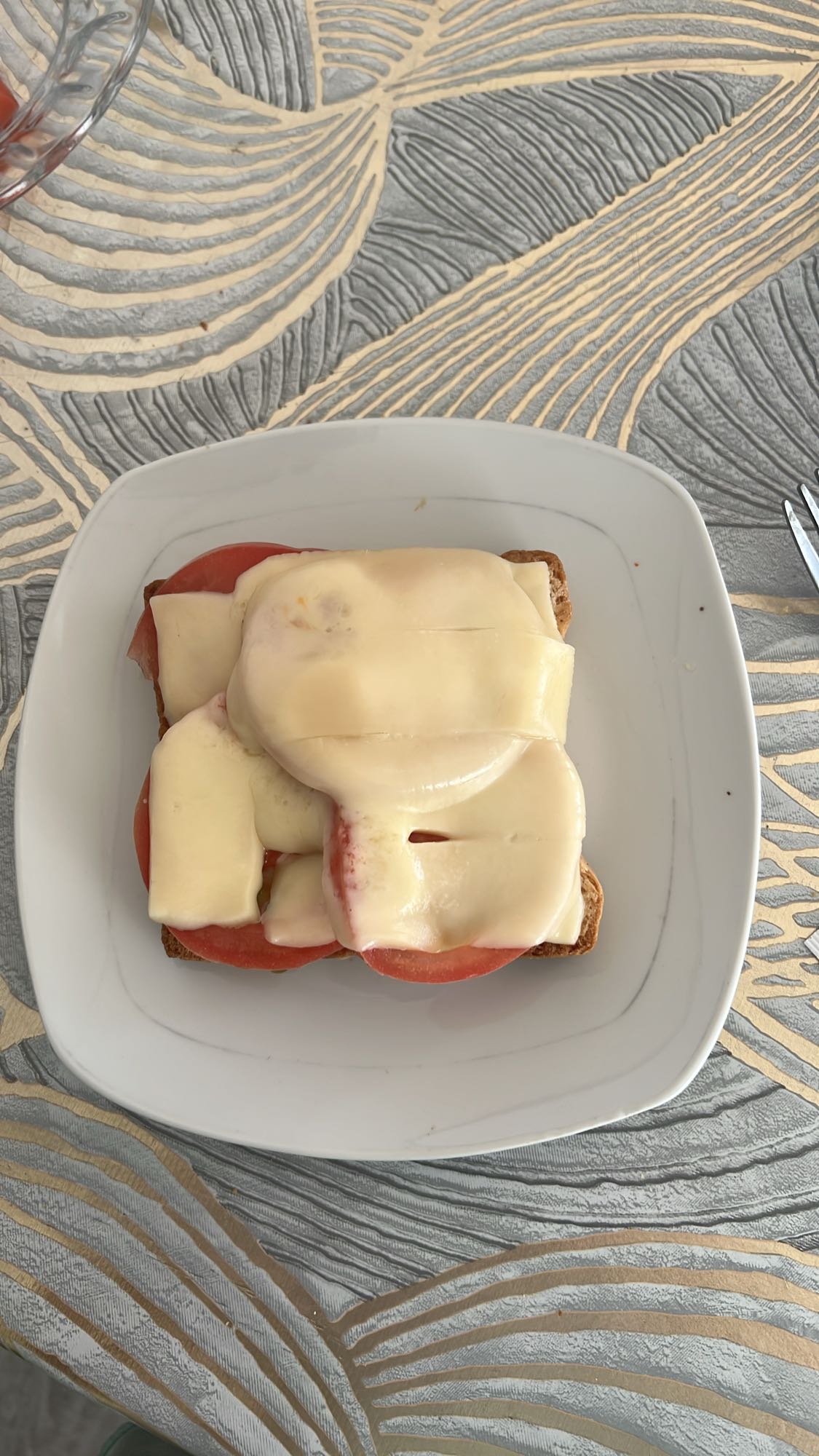 Тост с сыром и яйцом