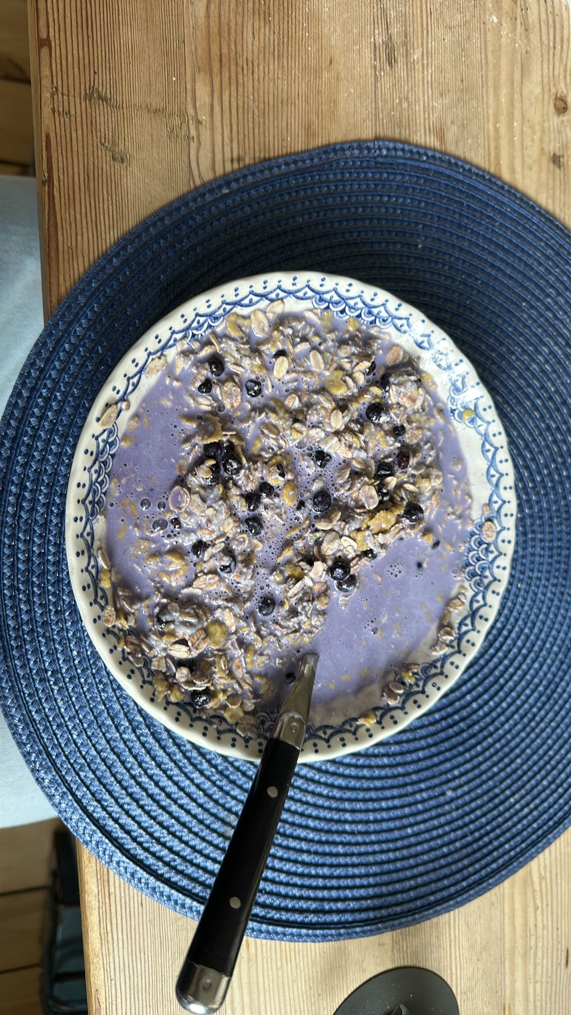 Blåbärsmüsli med mjölk